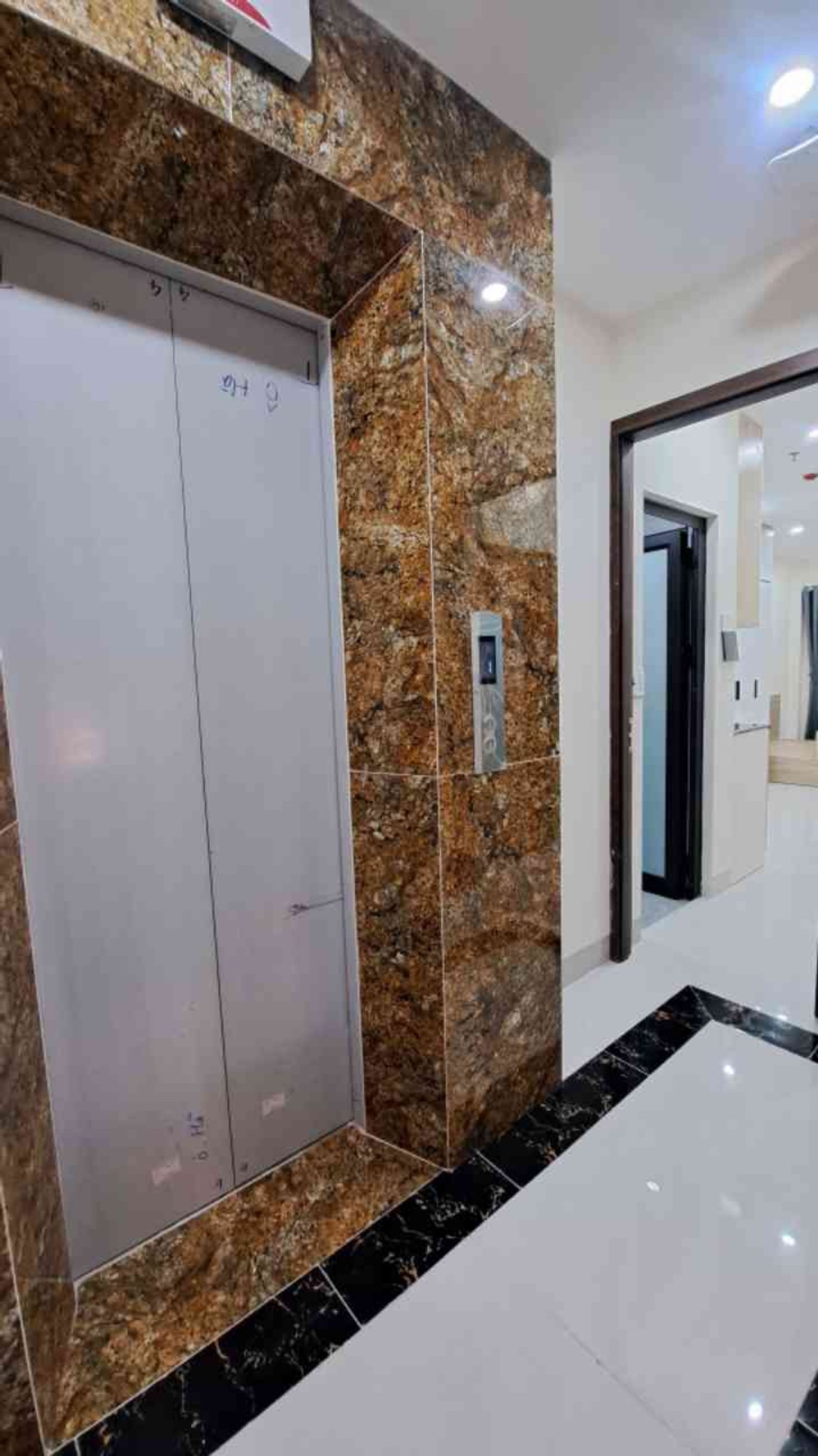 Bán nhà Trương Định - diện tích 45m2 5 tầng - Nhà 8 phòng cho thuê - giá 14,5 tỷ