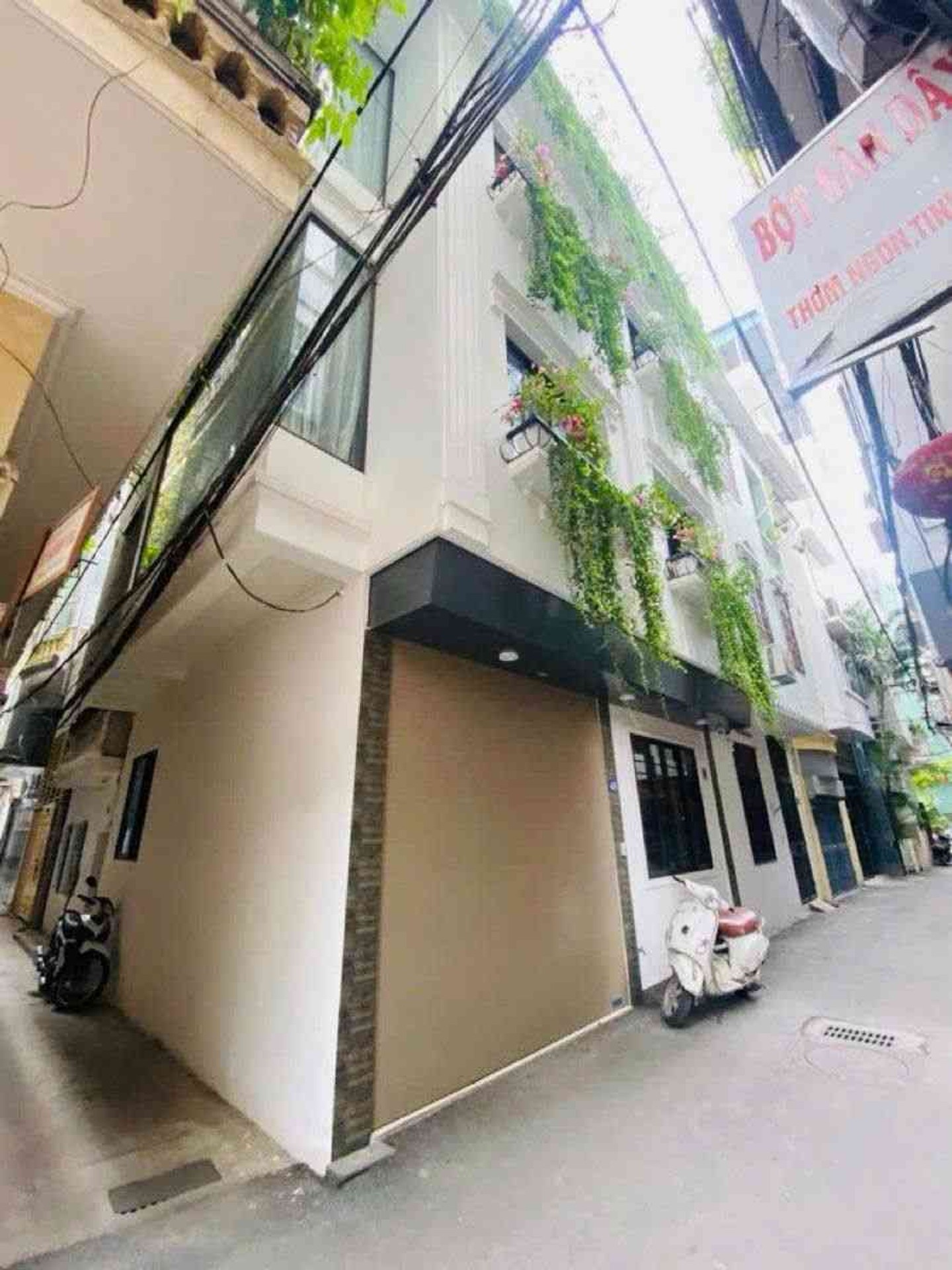 Bán nhà Nguyễn Văn Trỗi - diện tích 43m2 4 tầng - Lô góc ô tô cất trong nhà - giá 17 tỷ