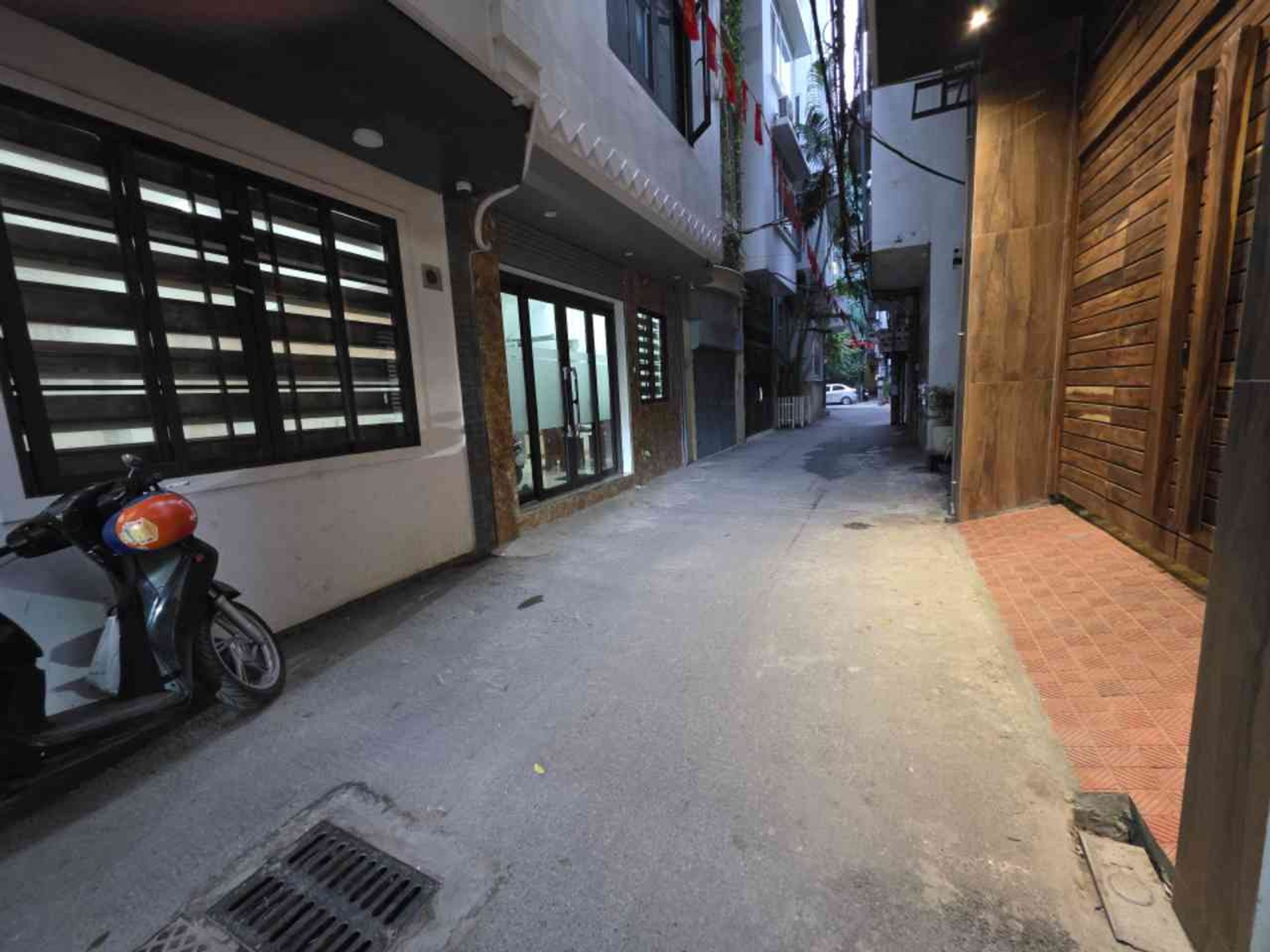 Bán nhà Nguyễn Văn Trỗi - diện tích 43m2 4 tầng - Lô góc ô tô cất trong nhà - giá 17 tỷ