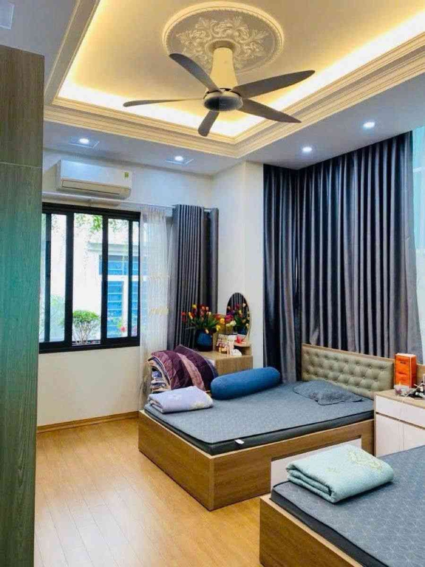 Bán nhà Nguyễn Văn Trỗi - diện tích 43m2 4 tầng - Lô góc ô tô cất trong nhà - giá 17 tỷ
