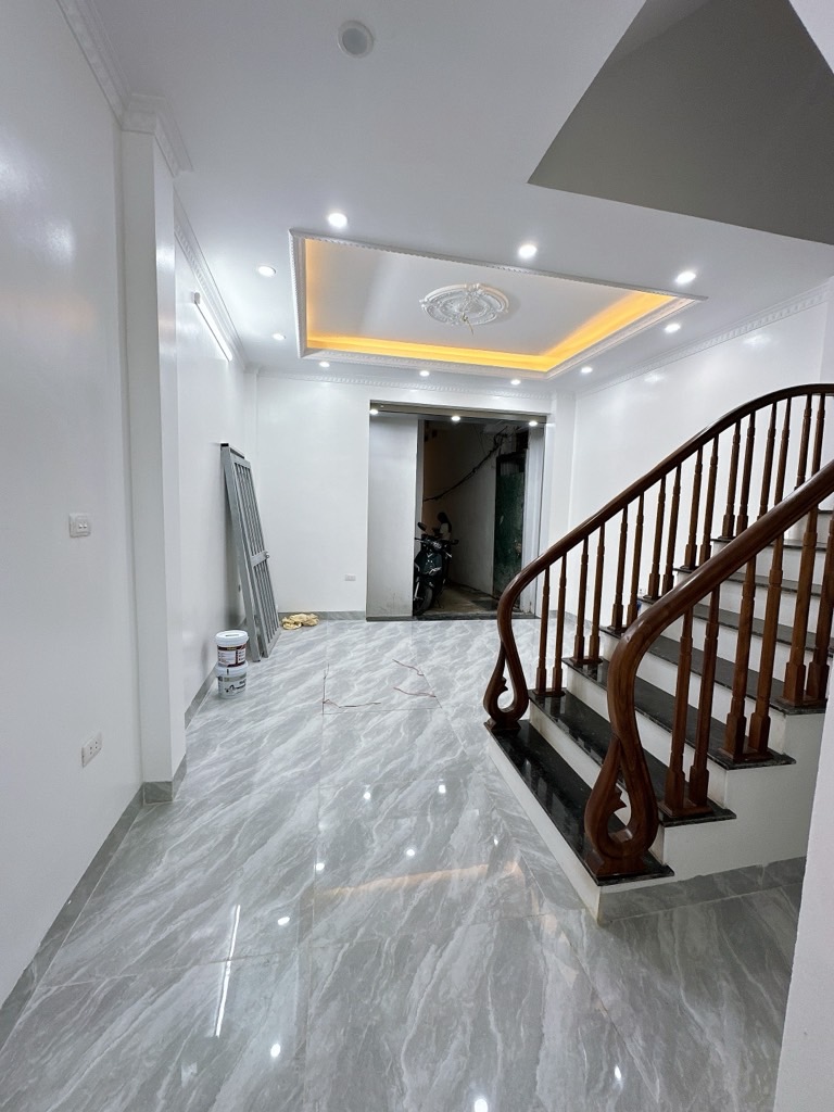 Bán nhà Hai Bà Trưng - diện tích 37m2 5 tầng - Nhà mới kính koong trung tâm - giá 6,9 tỷ