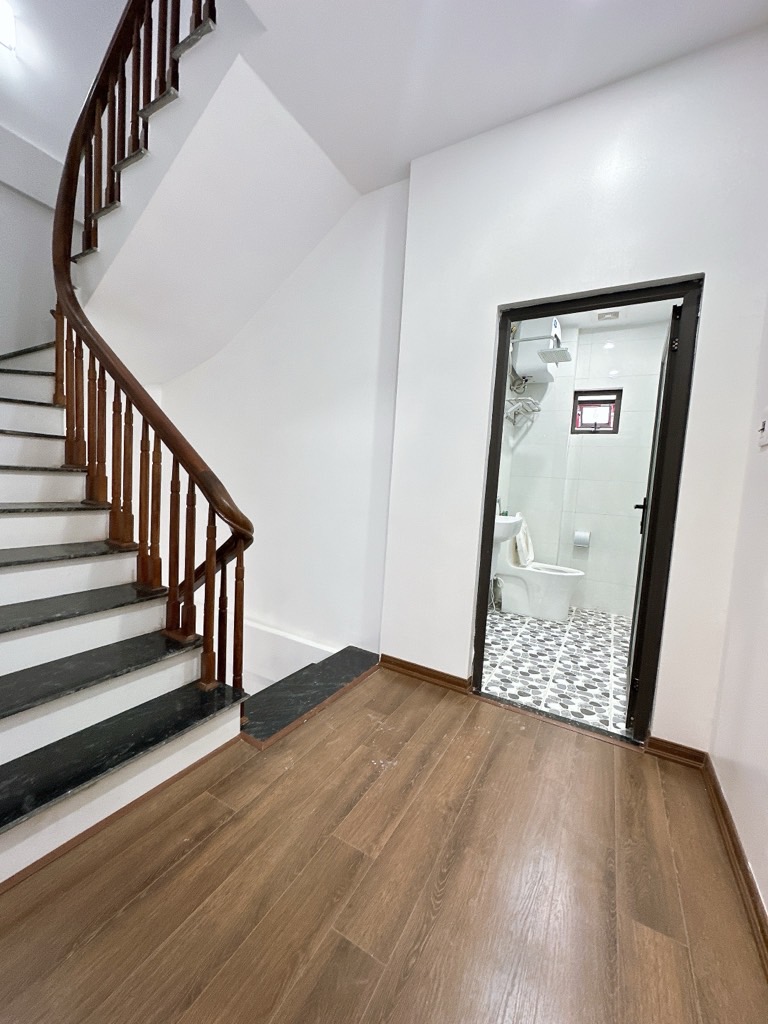 Bán nhà Hai Bà Trưng - diện tích 37m2 5 tầng - Nhà mới kính koong trung tâm - giá 6,9 tỷ