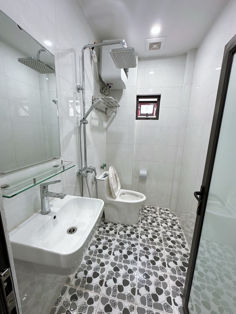 Bán nhà Hai Bà Trưng - diện tích 37m2 5 tầng - Nhà mới kính koong trung tâm - giá 6,9 tỷ