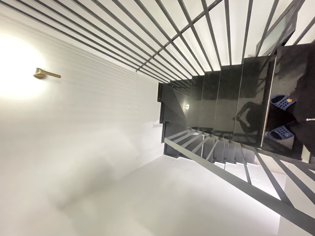 Bán nhà Minh Khai - diện tích 35m2 6 tầng - Ô tô đỗ cổng - giá 11 tỷ