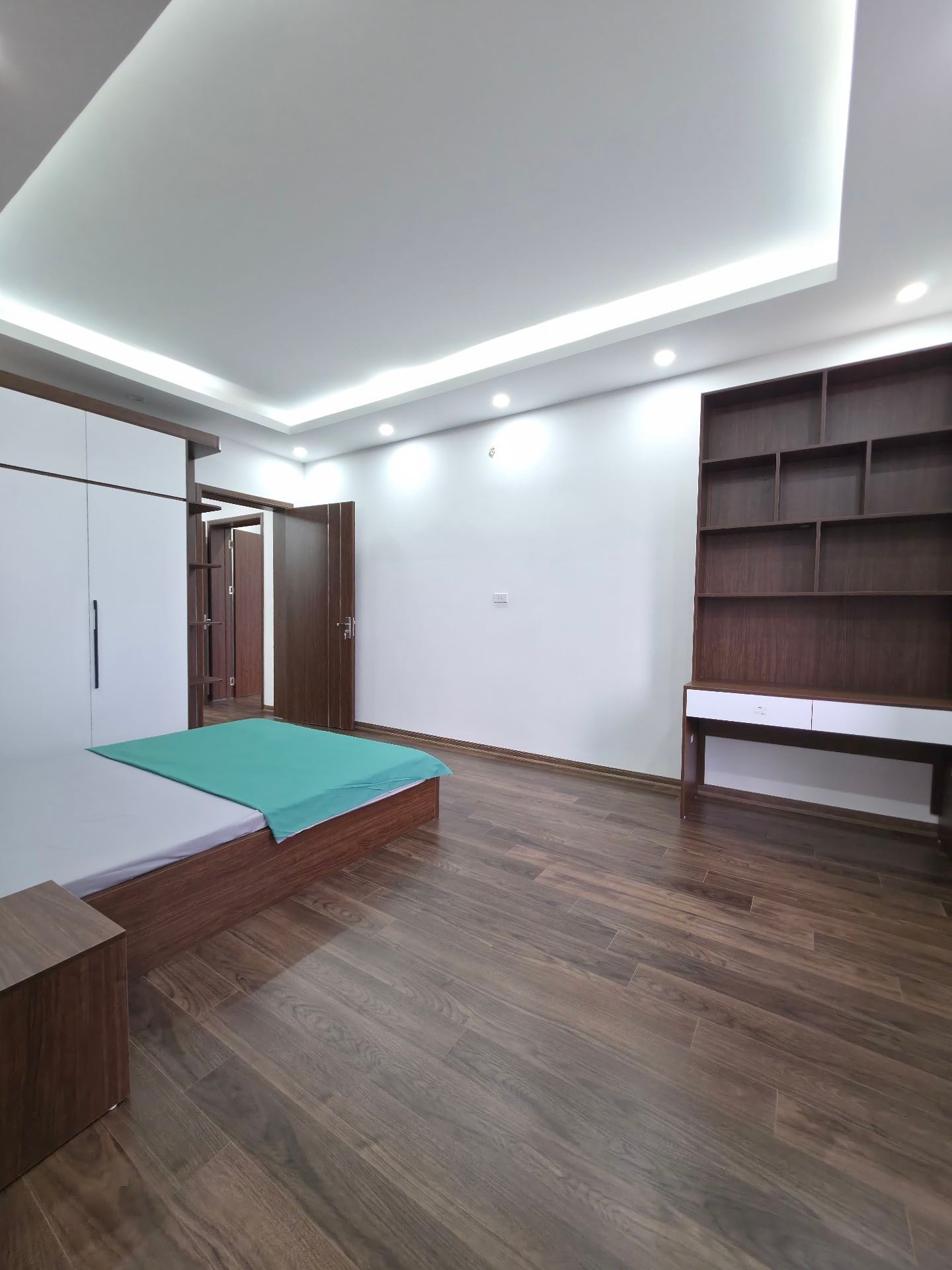 Bán nhà Tân Mai - diện tích 140m2 5 tầng - Lô góc thoáng sáng - giá 5,3 tỷ