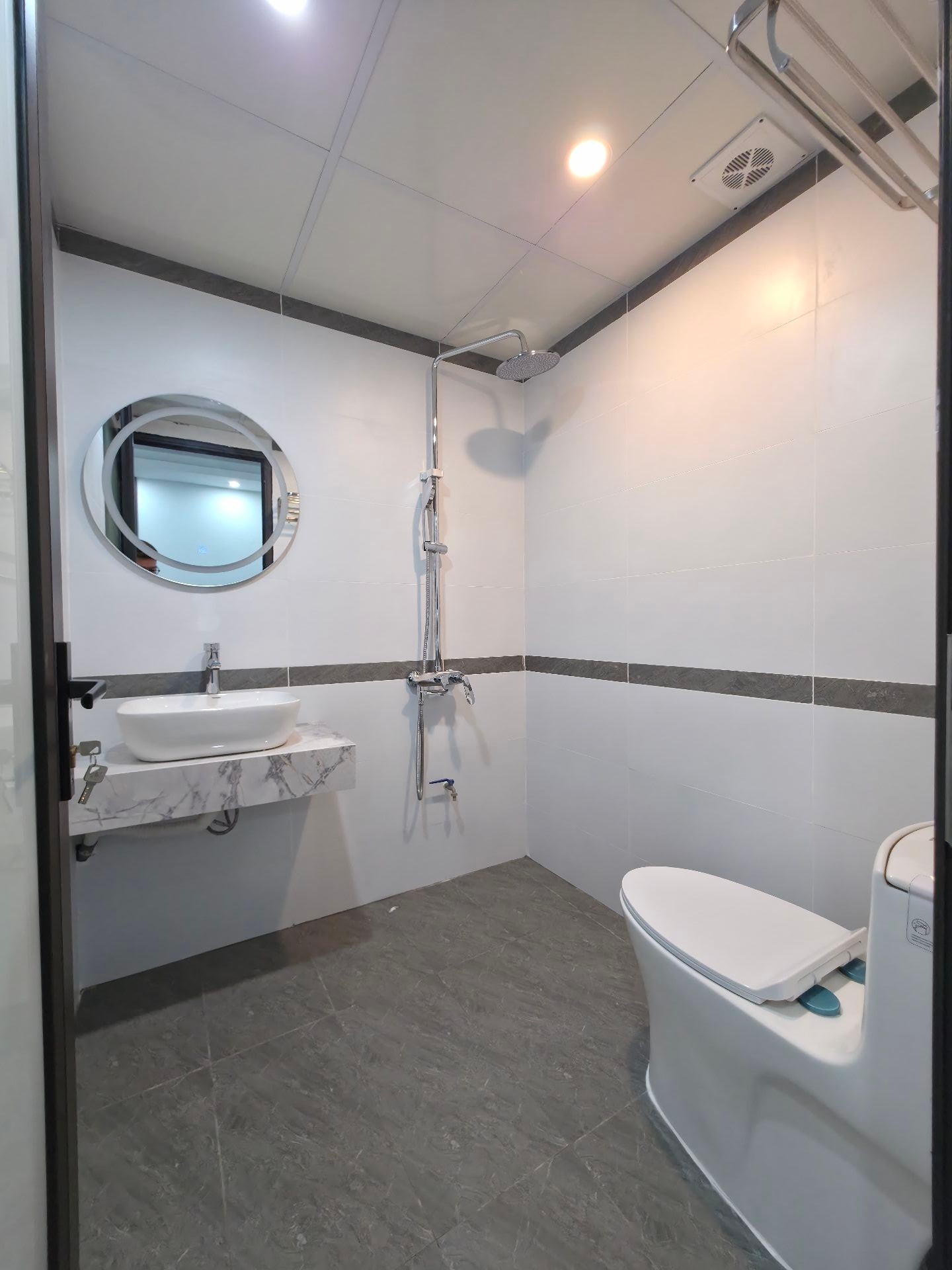 Bán nhà Tân Mai - diện tích 140m2 5 tầng - Lô góc thoáng sáng - giá 5,3 tỷ