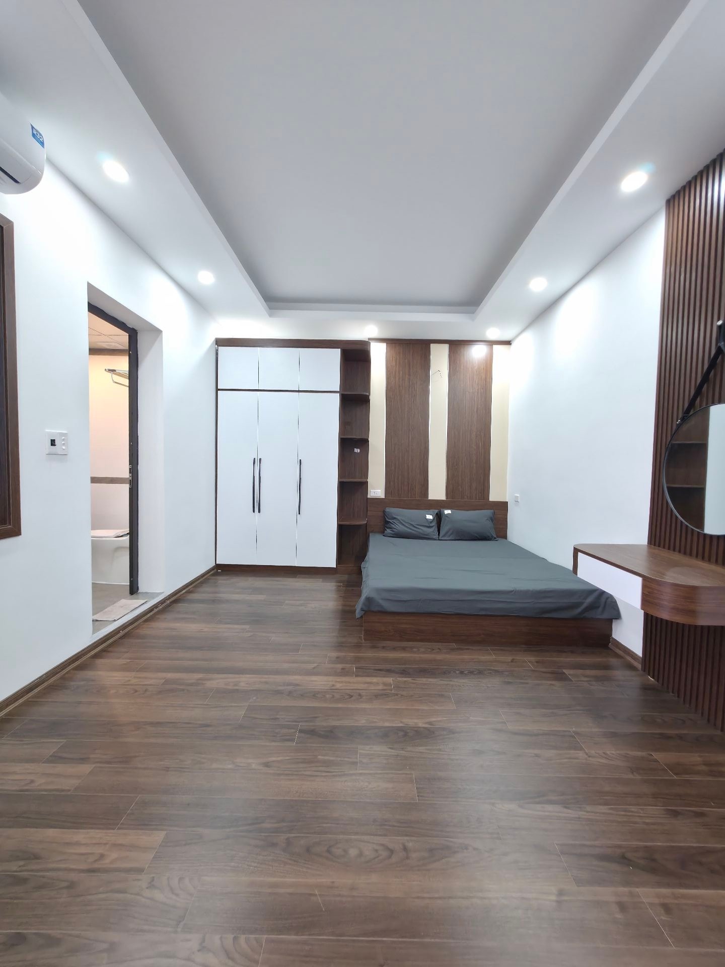 Bán nhà Tân Mai - diện tích 140m2 5 tầng - Lô góc thoáng sáng - giá 5,3 tỷ