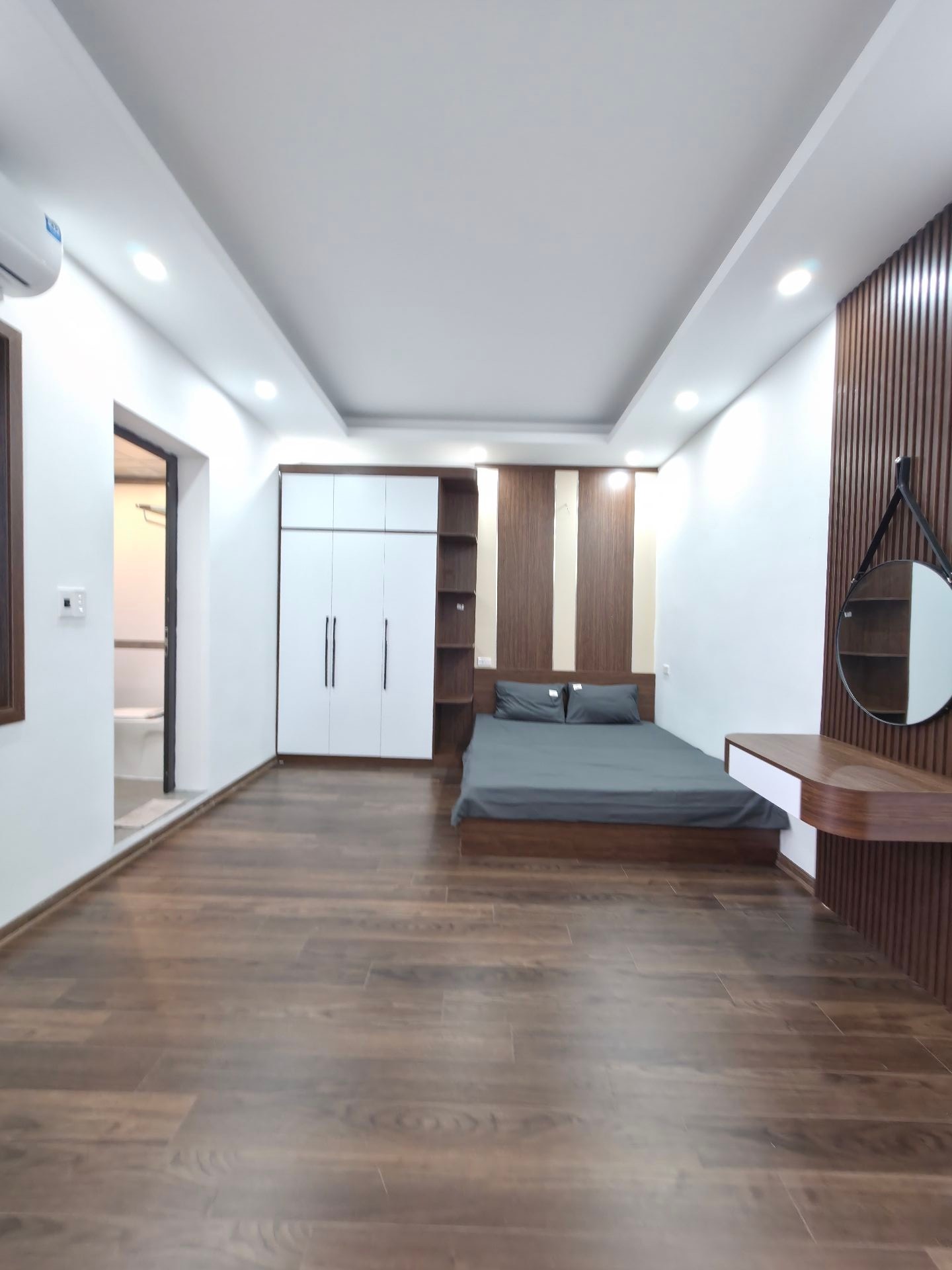 Bán nhà Tân Mai - diện tích 140m2 5 tầng - Lô góc thoáng sáng - giá 5,3 tỷ