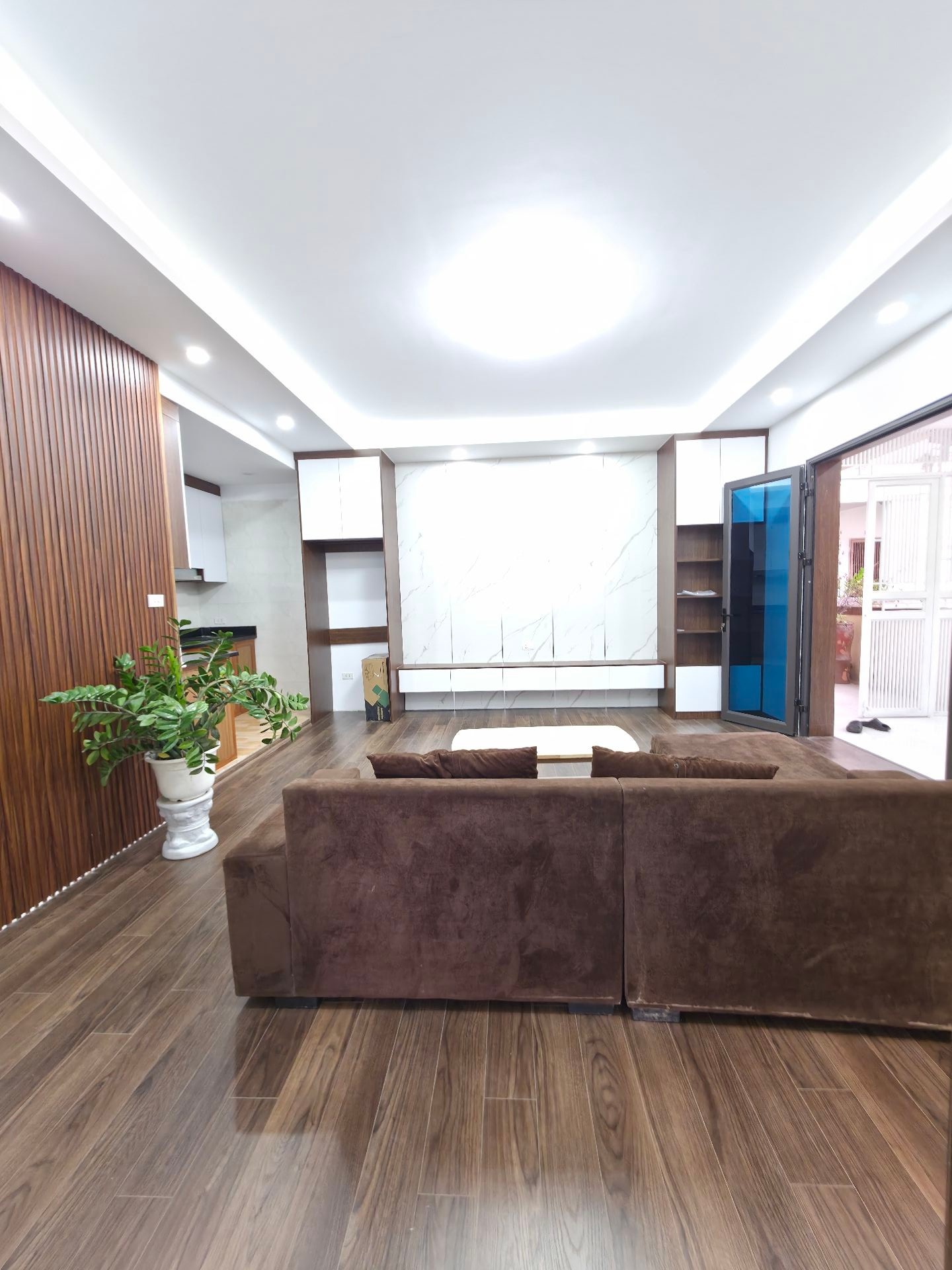 Bán nhà Tân Mai - diện tích 140m2 5 tầng - Lô góc thoáng sáng - giá 5,3 tỷ