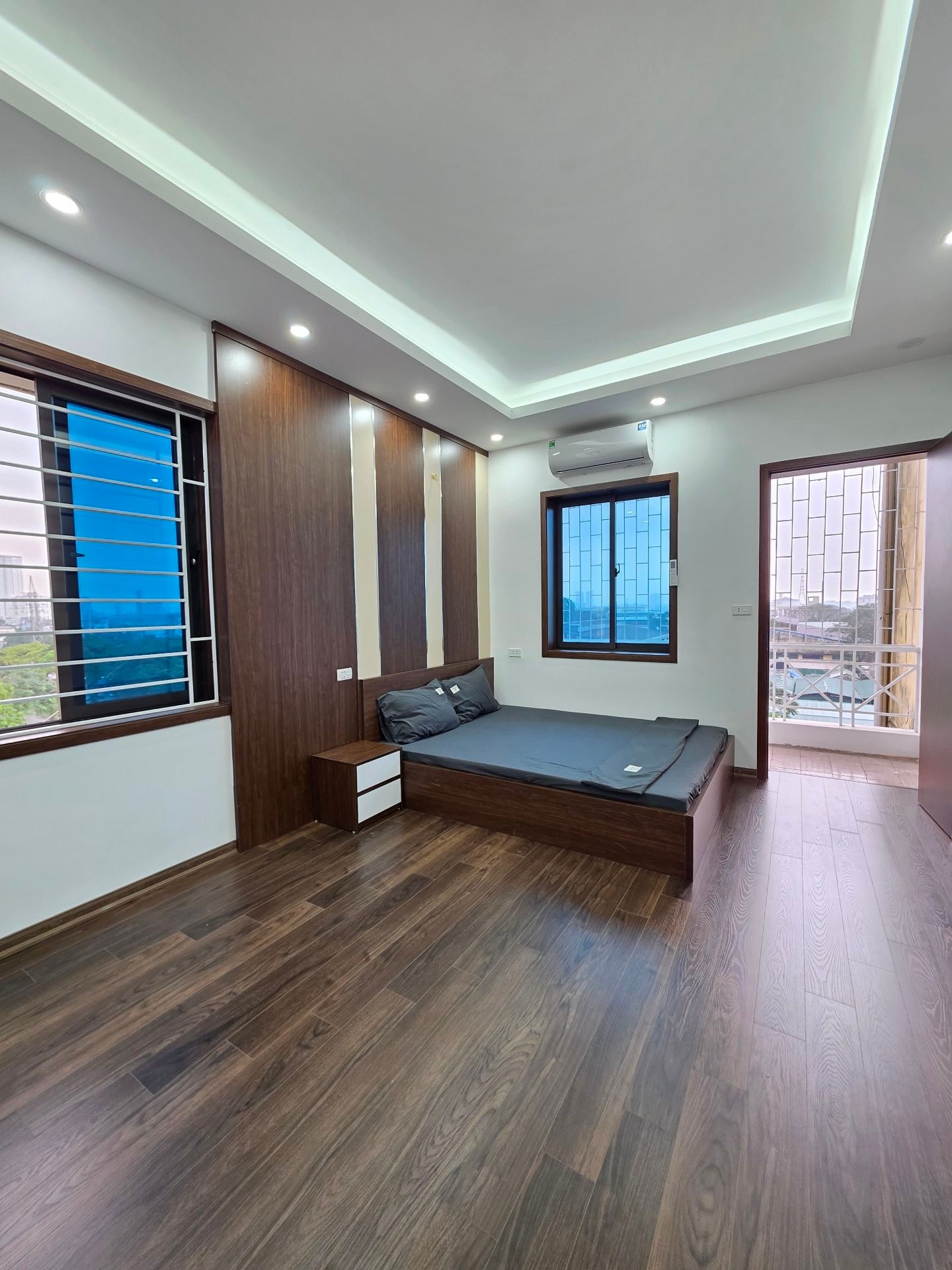 Bán nhà Tân Mai - diện tích 140m2 5 tầng - Lô góc thoáng sáng - giá 5,3 tỷ