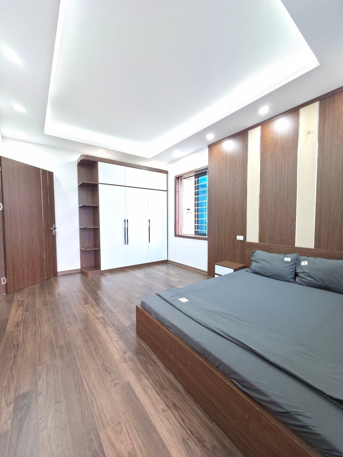Bán nhà Tân Mai - diện tích 140m2 5 tầng - Lô góc thoáng sáng - giá 5,3 tỷ