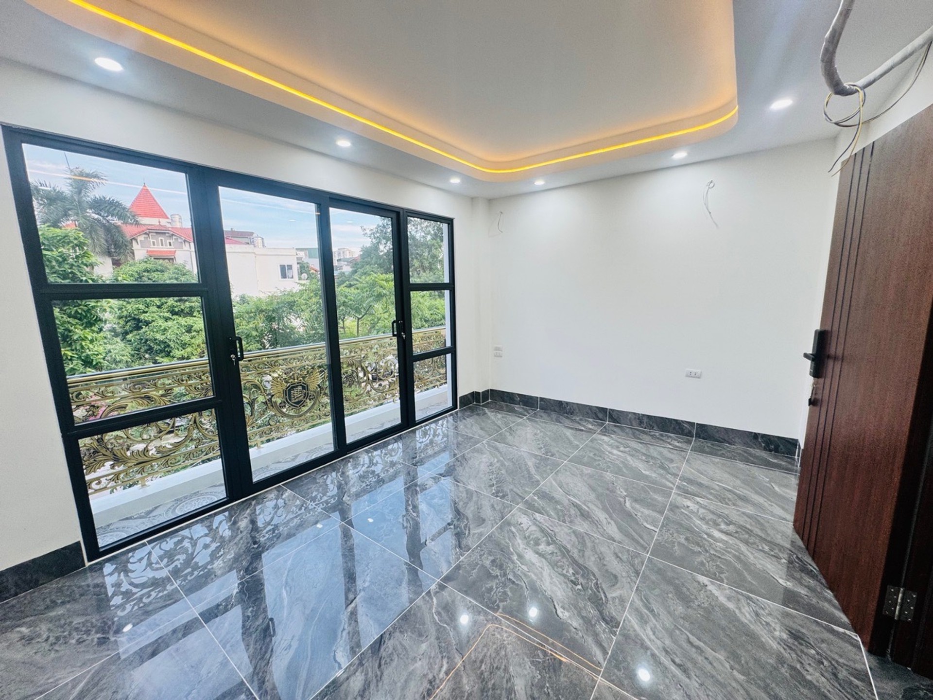 Bán nhà Nguyễn Khoái - diện tích 63m2 7 tầng - Ô tô tránh đỗ - giá 19 tỷ
