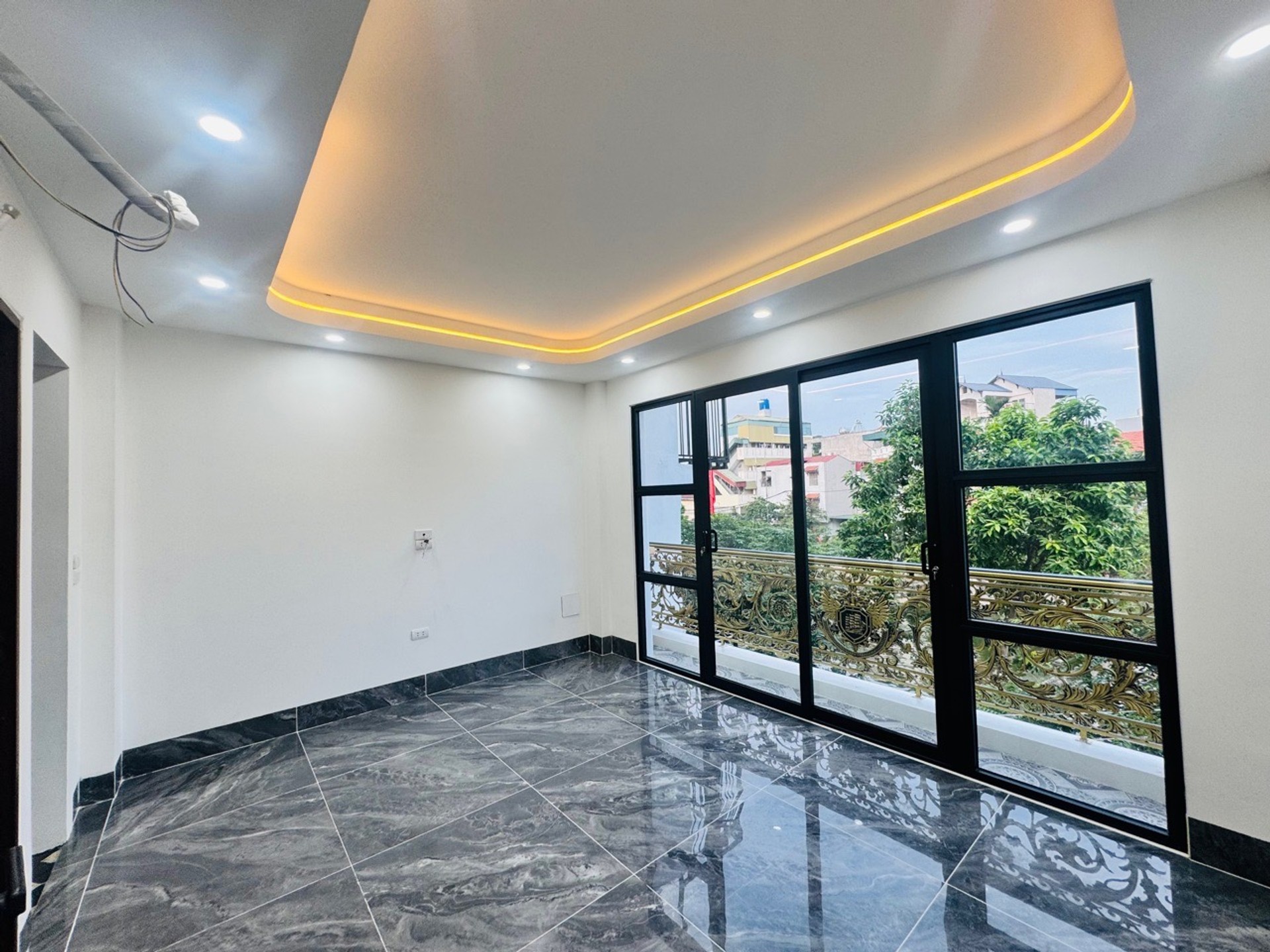Bán nhà Nguyễn Khoái - diện tích 63m2 7 tầng - Ô tô tránh đỗ - giá 19 tỷ