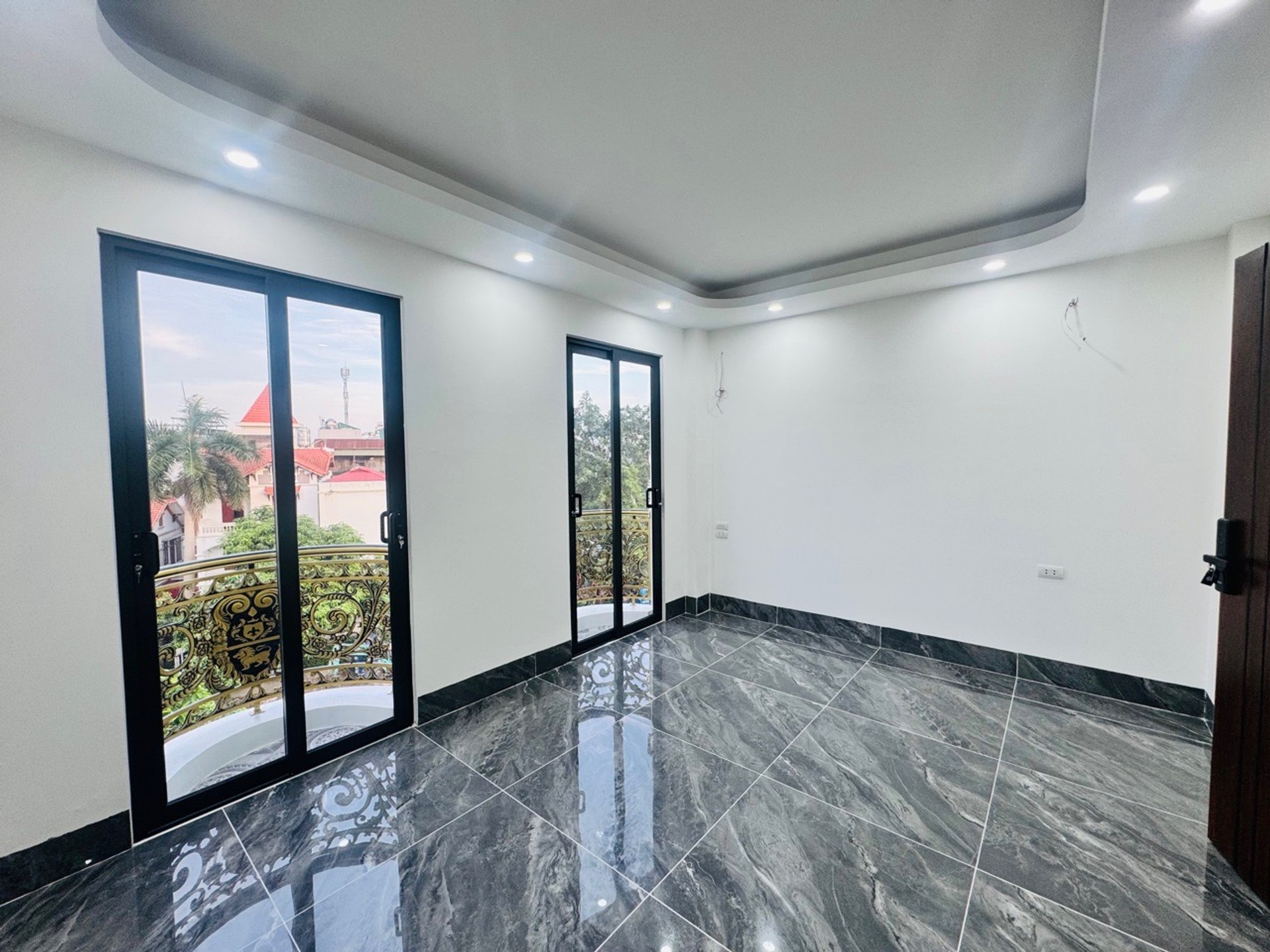 Bán nhà Nguyễn Khoái - diện tích 63m2 7 tầng - Ô tô tránh đỗ - giá 19 tỷ