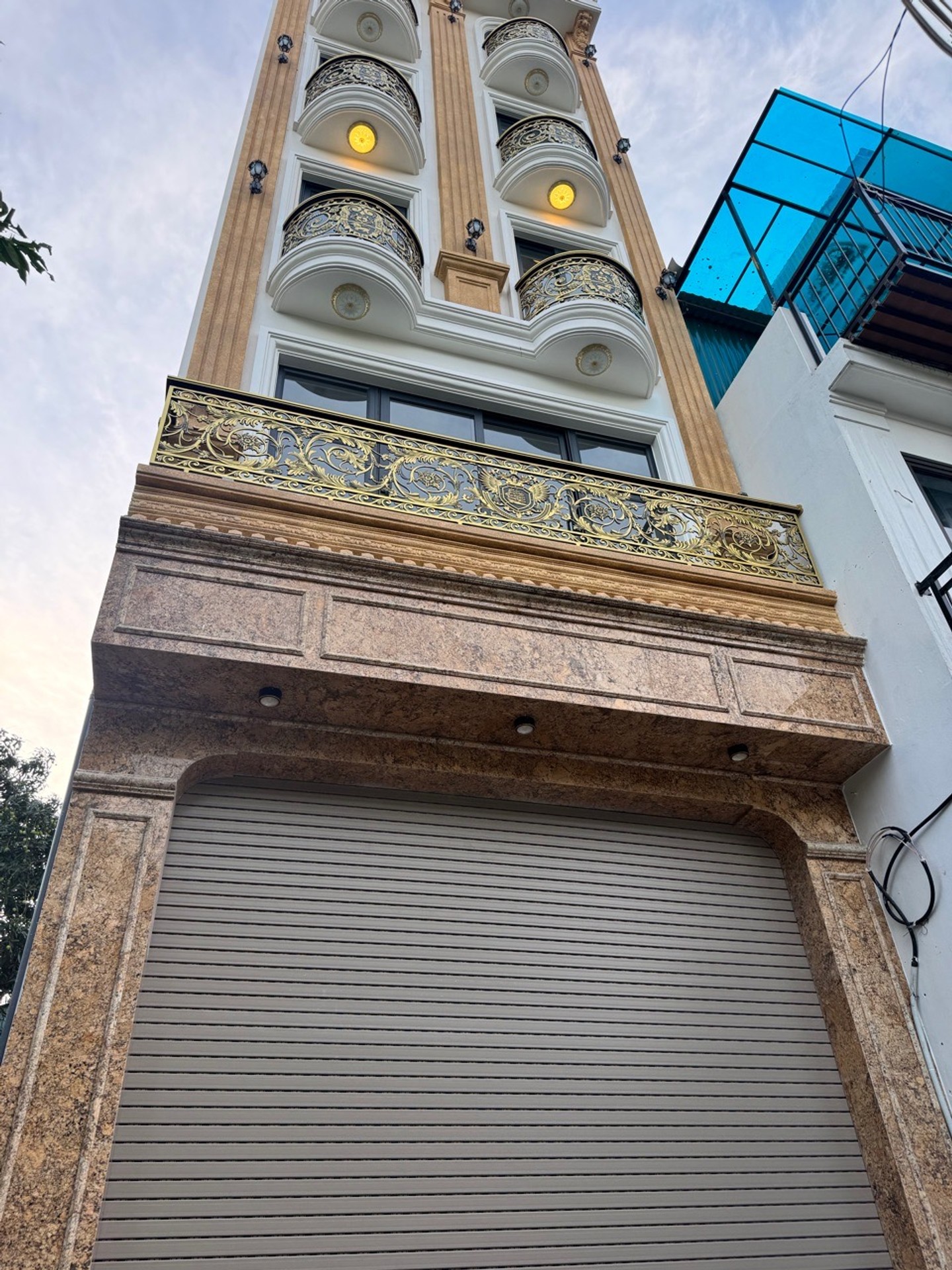 Bán nhà Nguyễn Khoái - diện tích 63m2 7 tầng - Ô tô tránh đỗ - giá 19 tỷ
