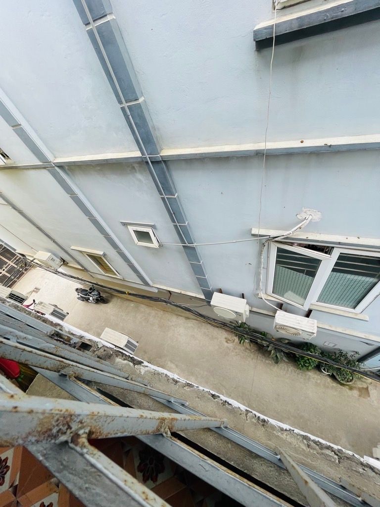 Bán nhà Định Công Hạ - diện tích 40m2 3 tầng - ô tô đỗ tránh - giá 3,5 tỷ