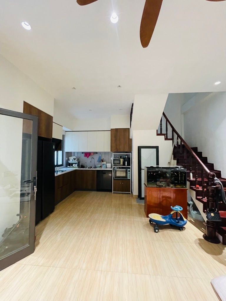 Bán nhà Định Công Hạ - diện tích 40m2 3 tầng - ô tô đỗ tránh - giá 3,5 tỷ