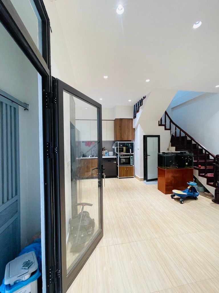 Bán nhà Định Công Hạ - diện tích 40m2 3 tầng - ô tô đỗ tránh - giá 3,5 tỷ