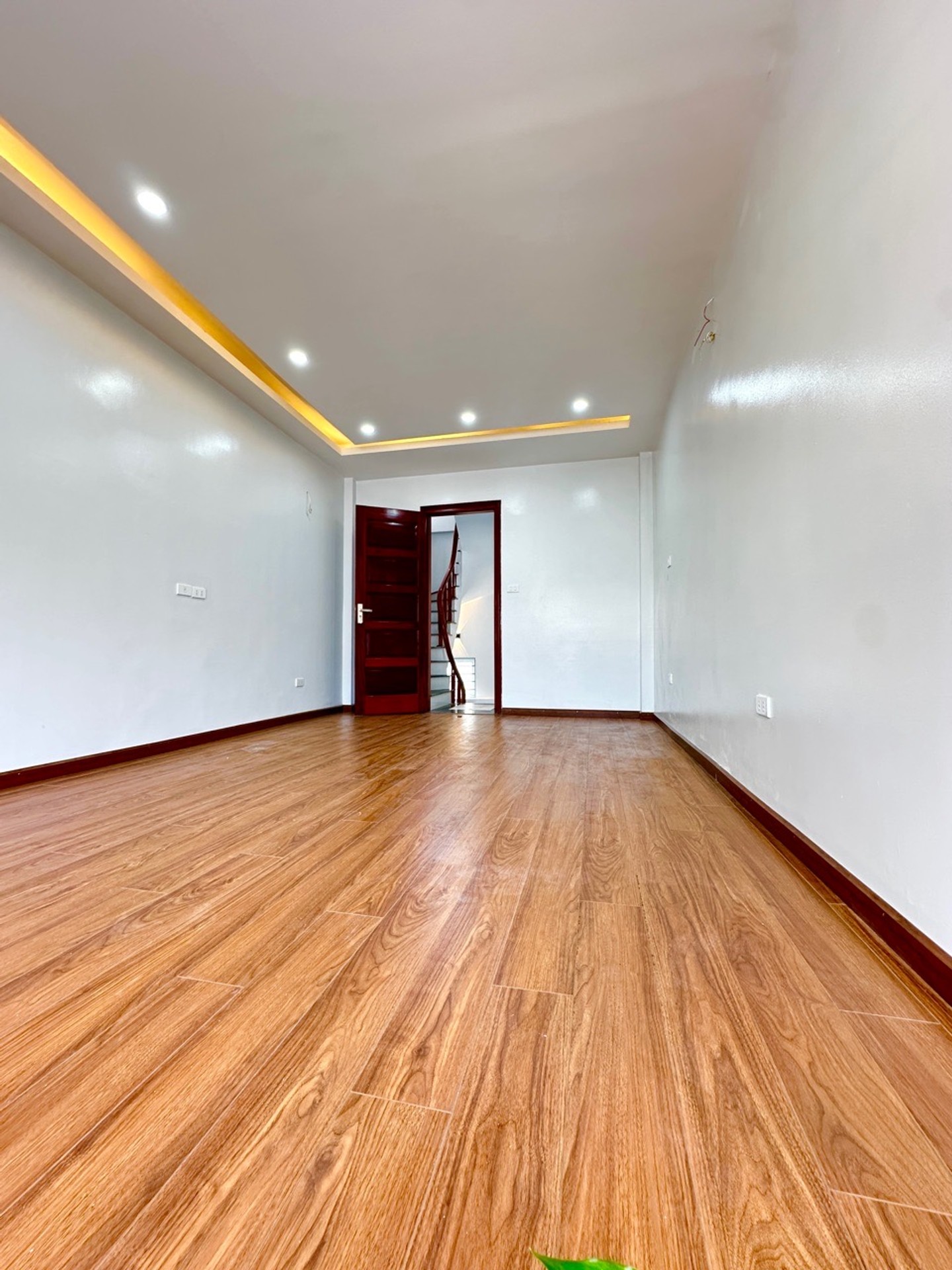 Bán nhà Hoàng Mai - diện tích 31m2 5 tầng - 2 mặt thoáng - giá 8,35 tỷ