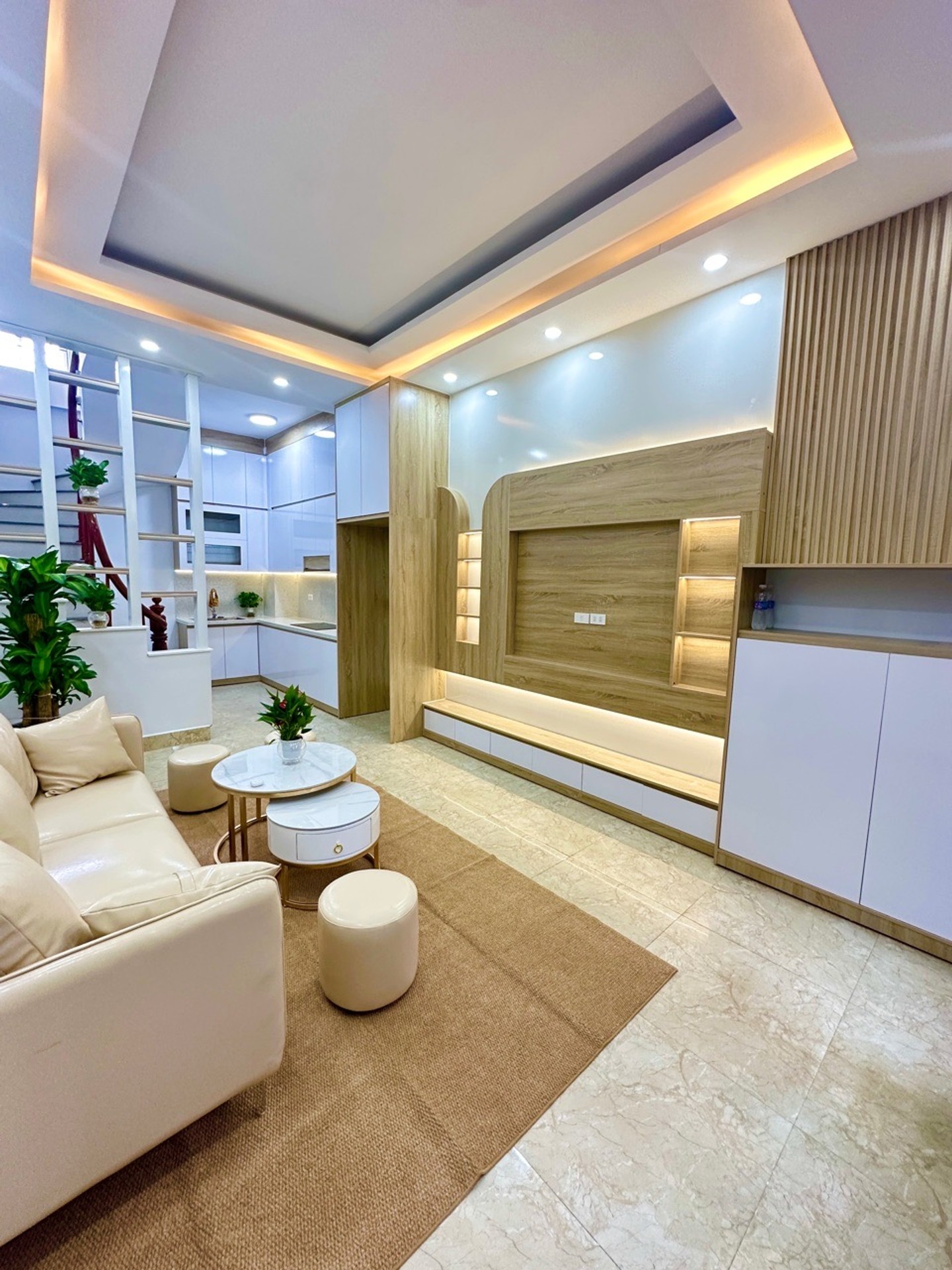 Bán nhà Hoàng Mai - diện tích 31m2 5 tầng - 2 mặt thoáng - giá 8,35 tỷ