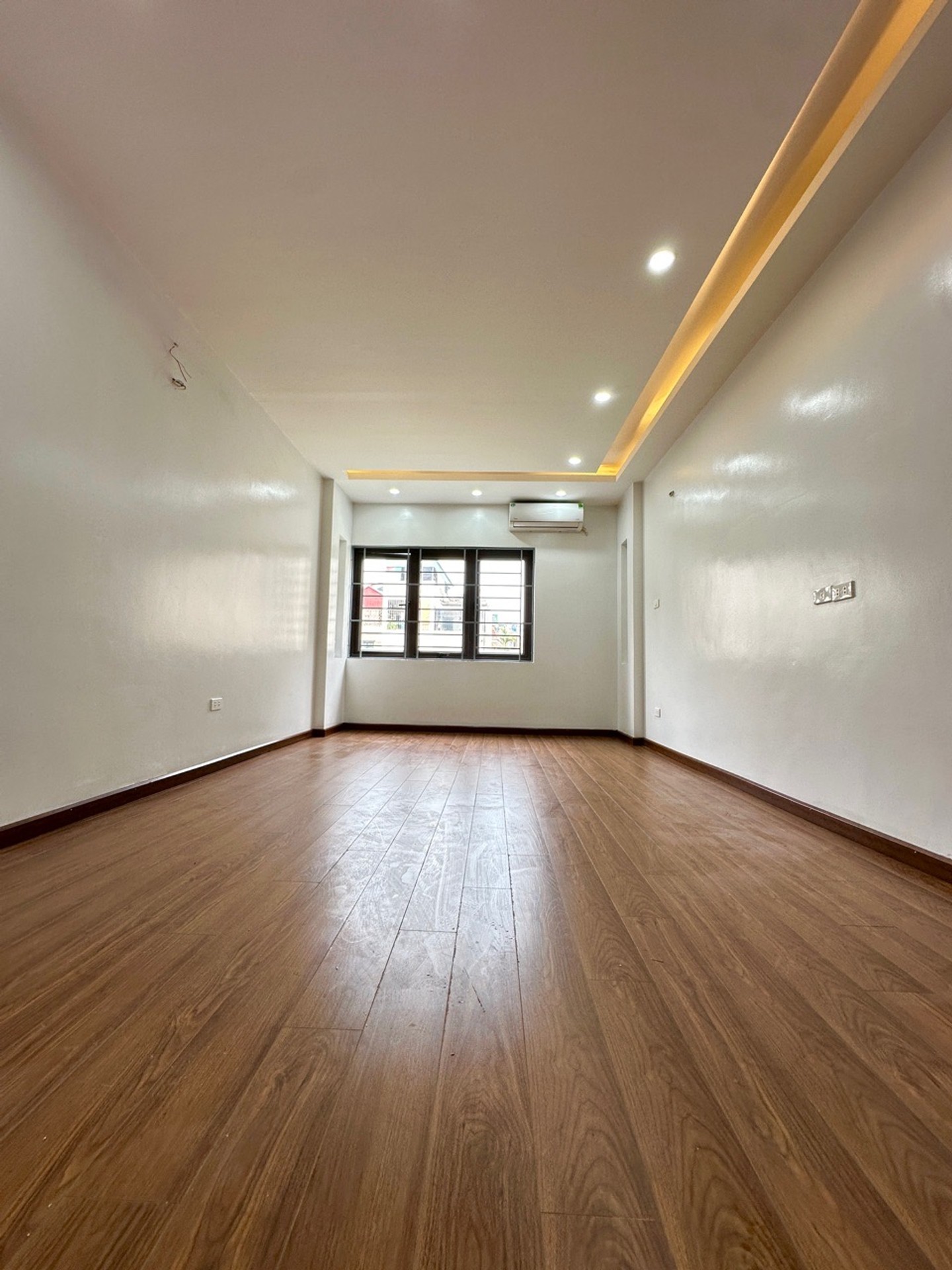 Bán nhà Hoàng Mai - diện tích 31m2 5 tầng - 2 mặt thoáng - giá 8,35 tỷ