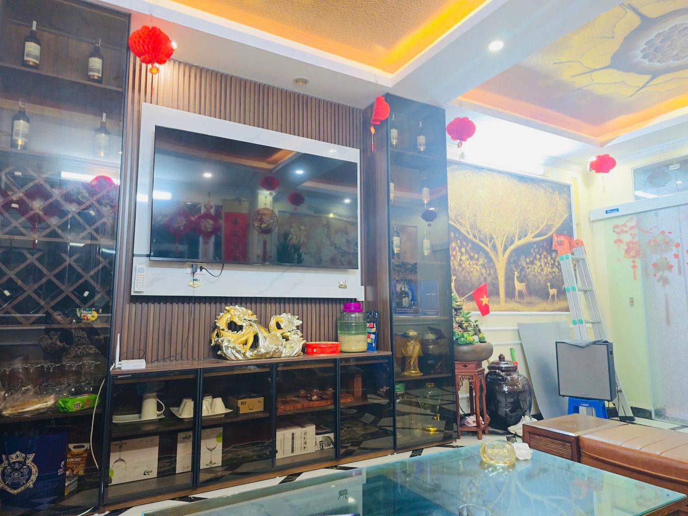 Bán nhà Hoàng Mai - diện tích 43m2 5 tầng - Căn góc 3 thoáng - giá 10,95 tỷ