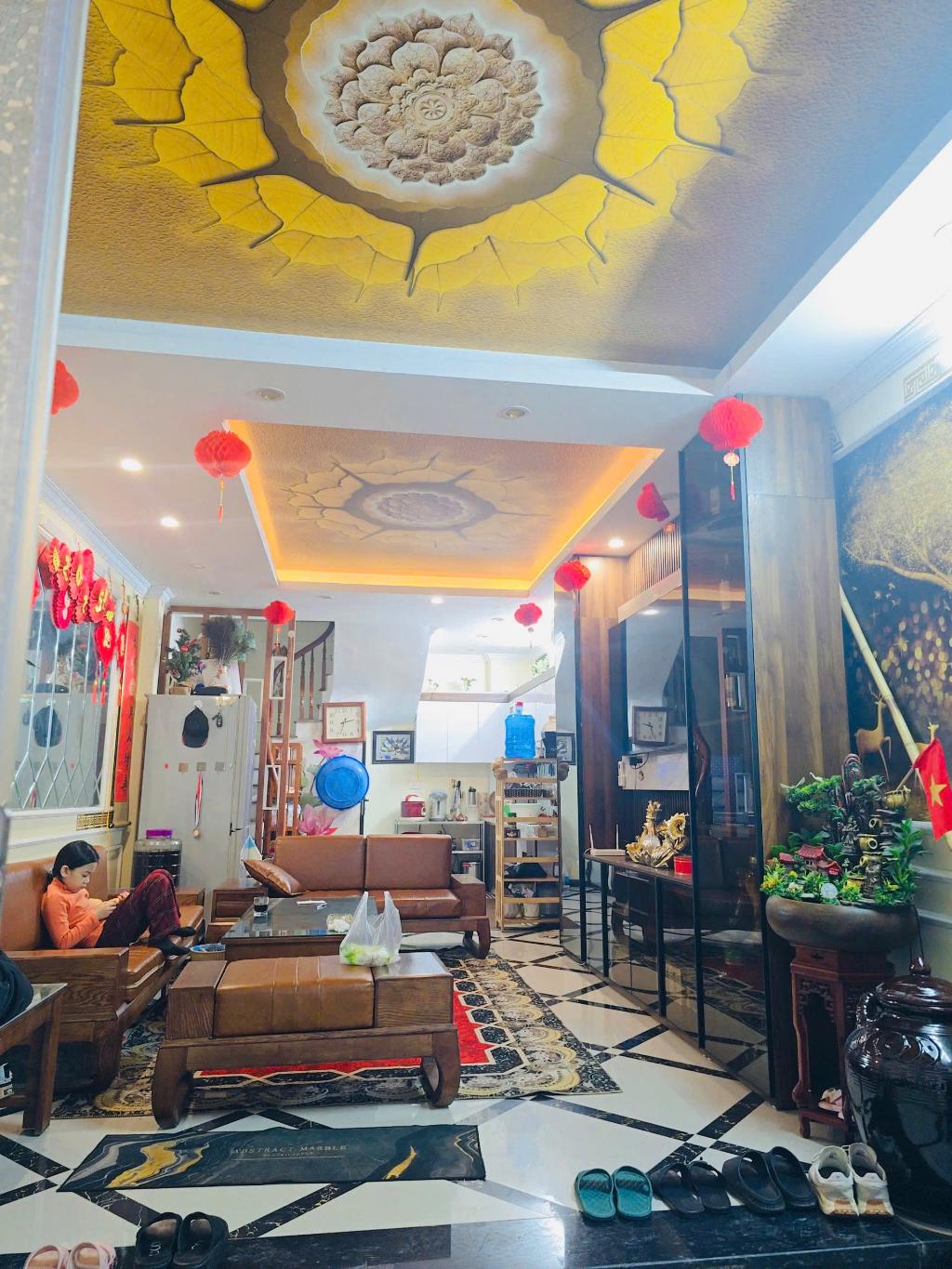 Bán nhà Hoàng Mai - diện tích 43m2 5 tầng - Căn góc 3 thoáng - giá 10,95 tỷ