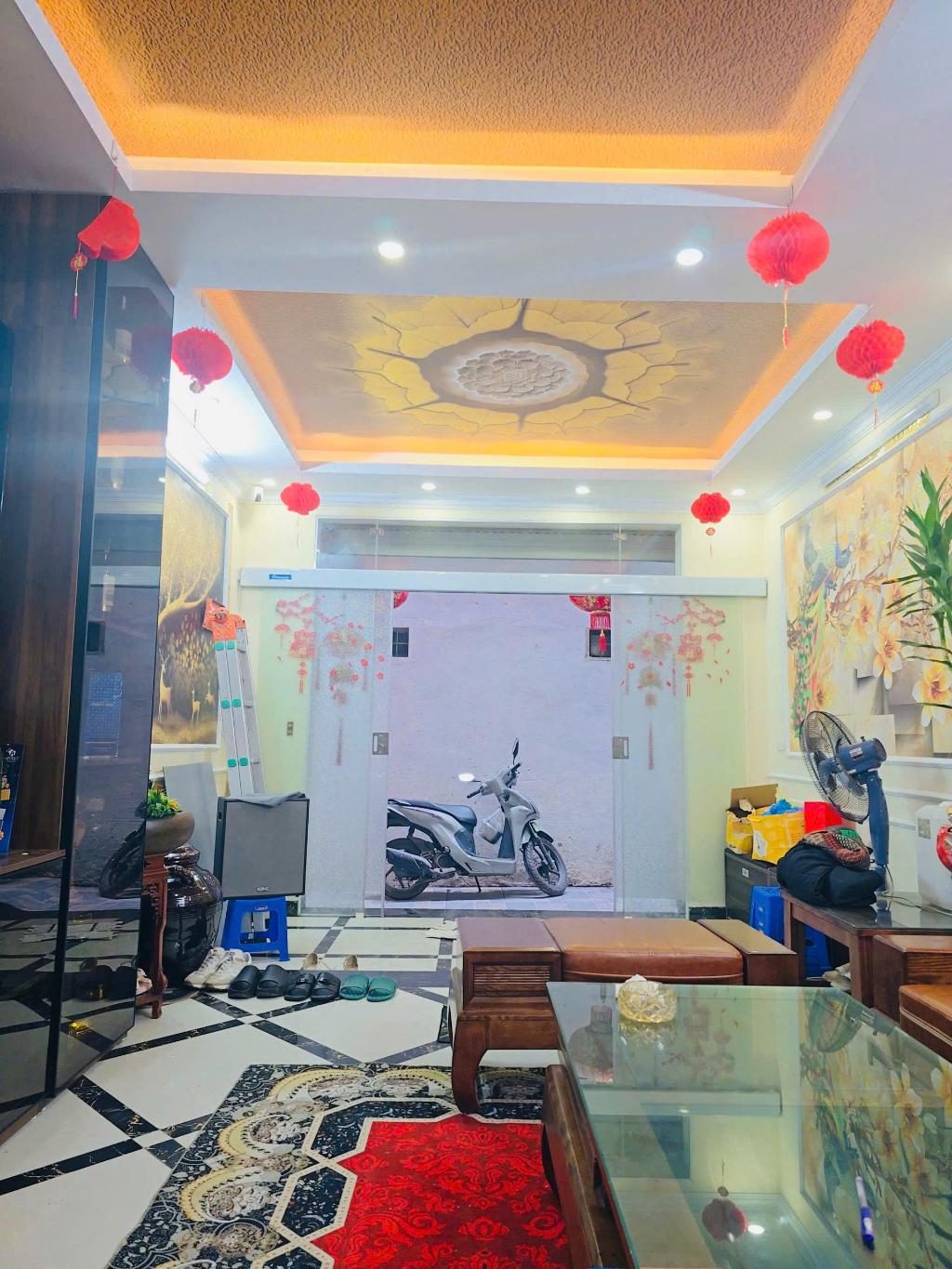 Bán nhà Hoàng Mai - diện tích 43m2 5 tầng - Căn góc 3 thoáng - giá 10,95 tỷ