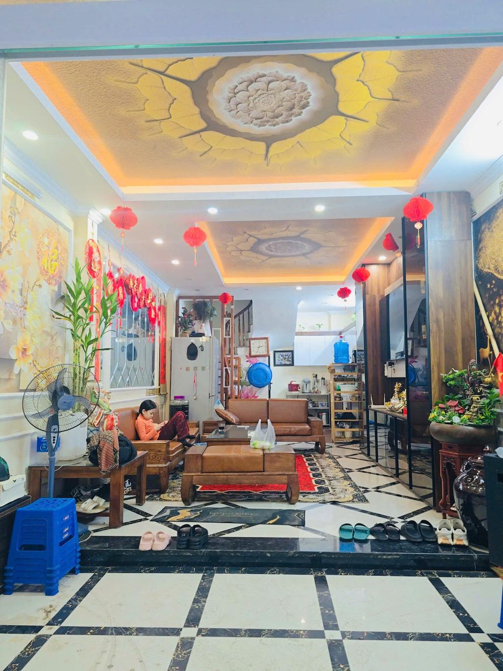 Bán nhà Hoàng Mai - diện tích 43m2 5 tầng - Căn góc 3 thoáng - giá 10,95 tỷ