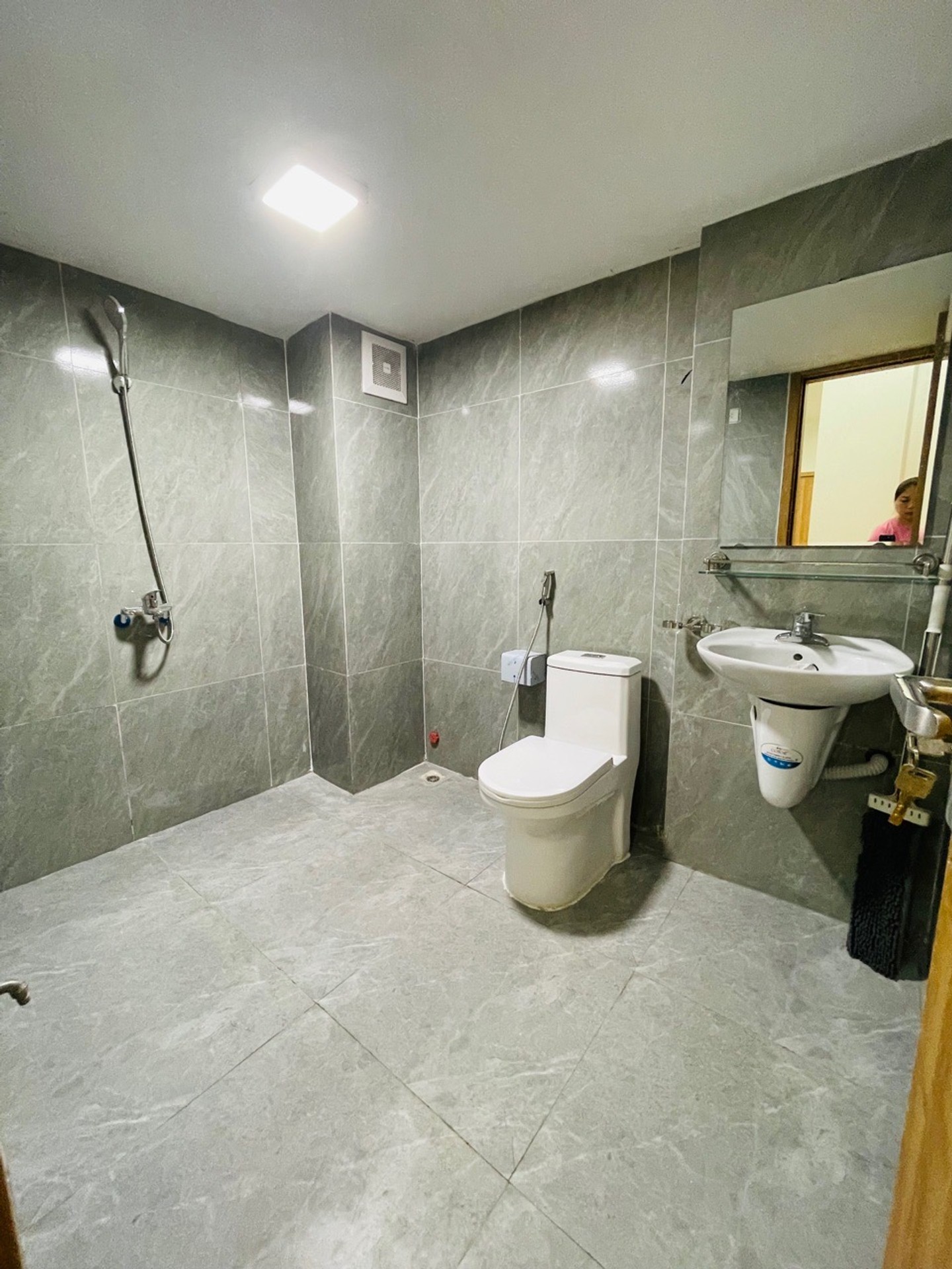 Bán nhà Nghiêm Xuân Yêm - diện tích 73m2 5 tầng - Lô góc, tặng full nội thất đẹp - giá 6,1 tỷ