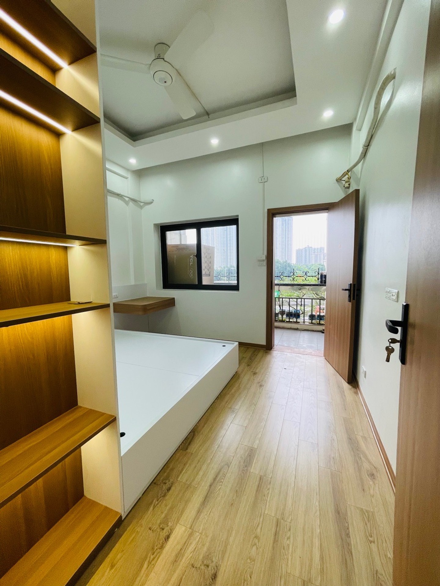 Bán nhà Nghiêm Xuân Yêm - diện tích 73m2 5 tầng - Lô góc, tặng full nội thất đẹp - giá 6,1 tỷ
