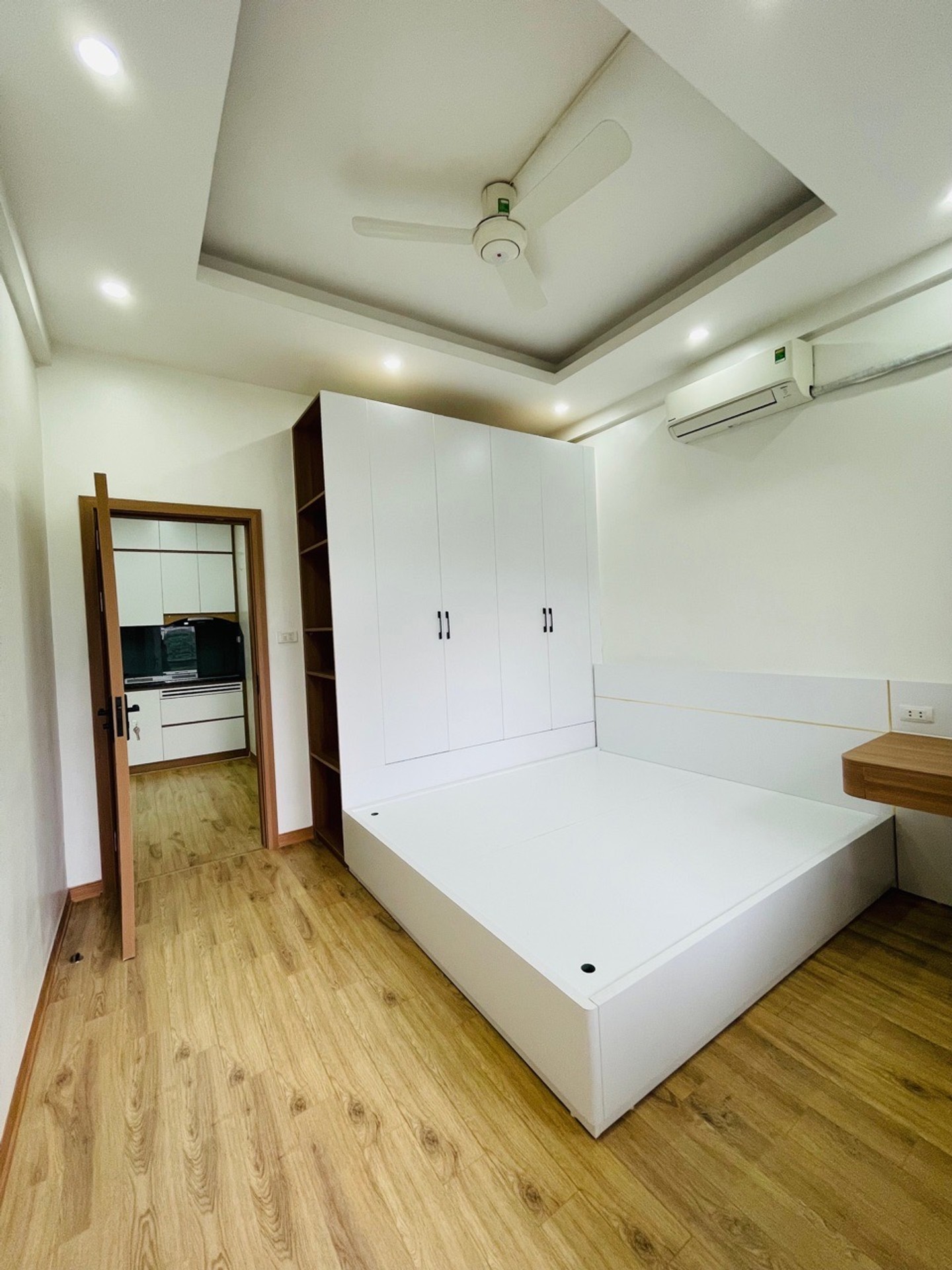 Bán nhà Nghiêm Xuân Yêm - diện tích 73m2 5 tầng - Lô góc, tặng full nội thất đẹp - giá 6,1 tỷ