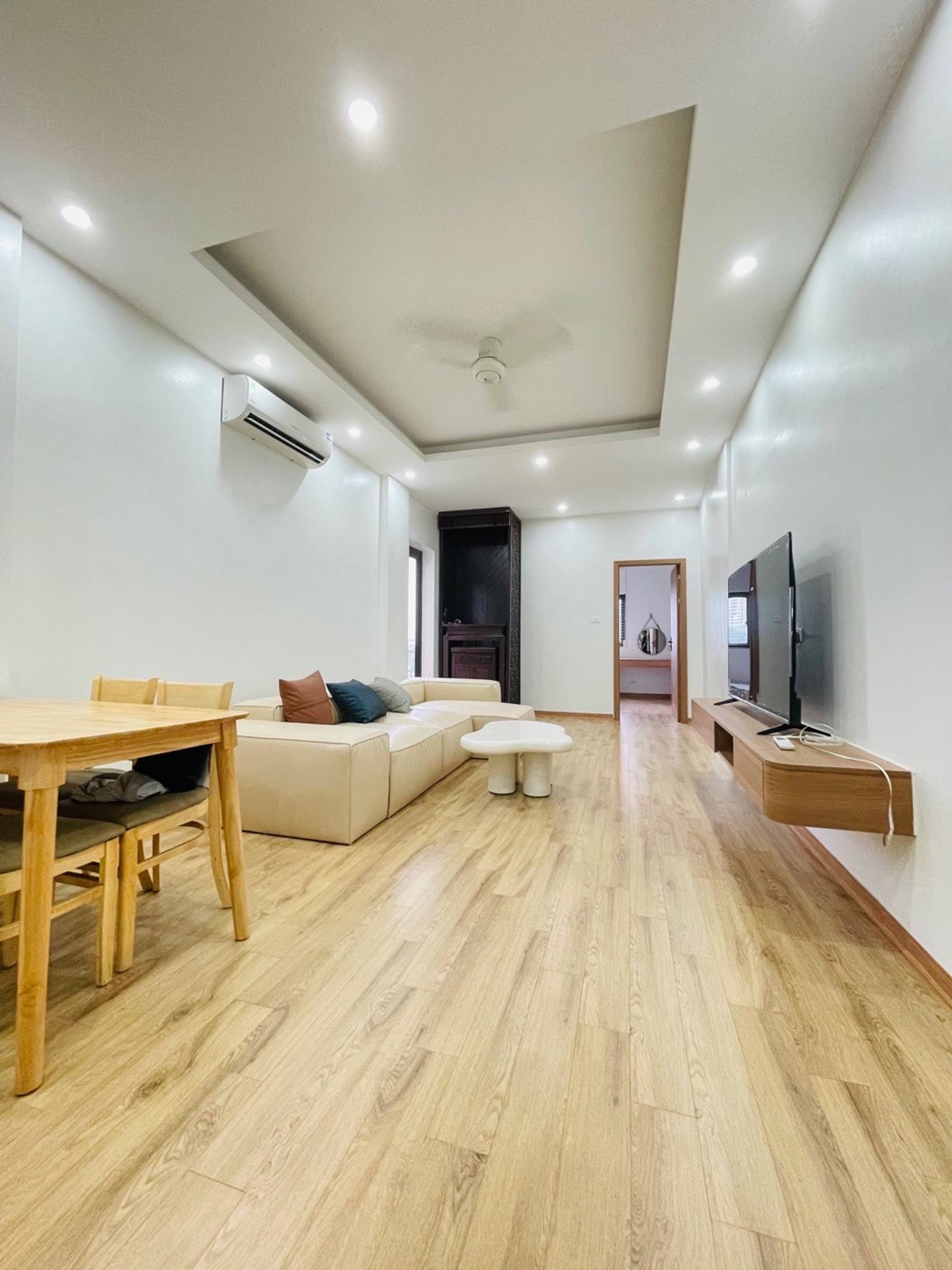 Bán nhà Nghiêm Xuân Yêm - diện tích 73m2 5 tầng - Lô góc, tặng full nội thất đẹp - giá 6,1 tỷ