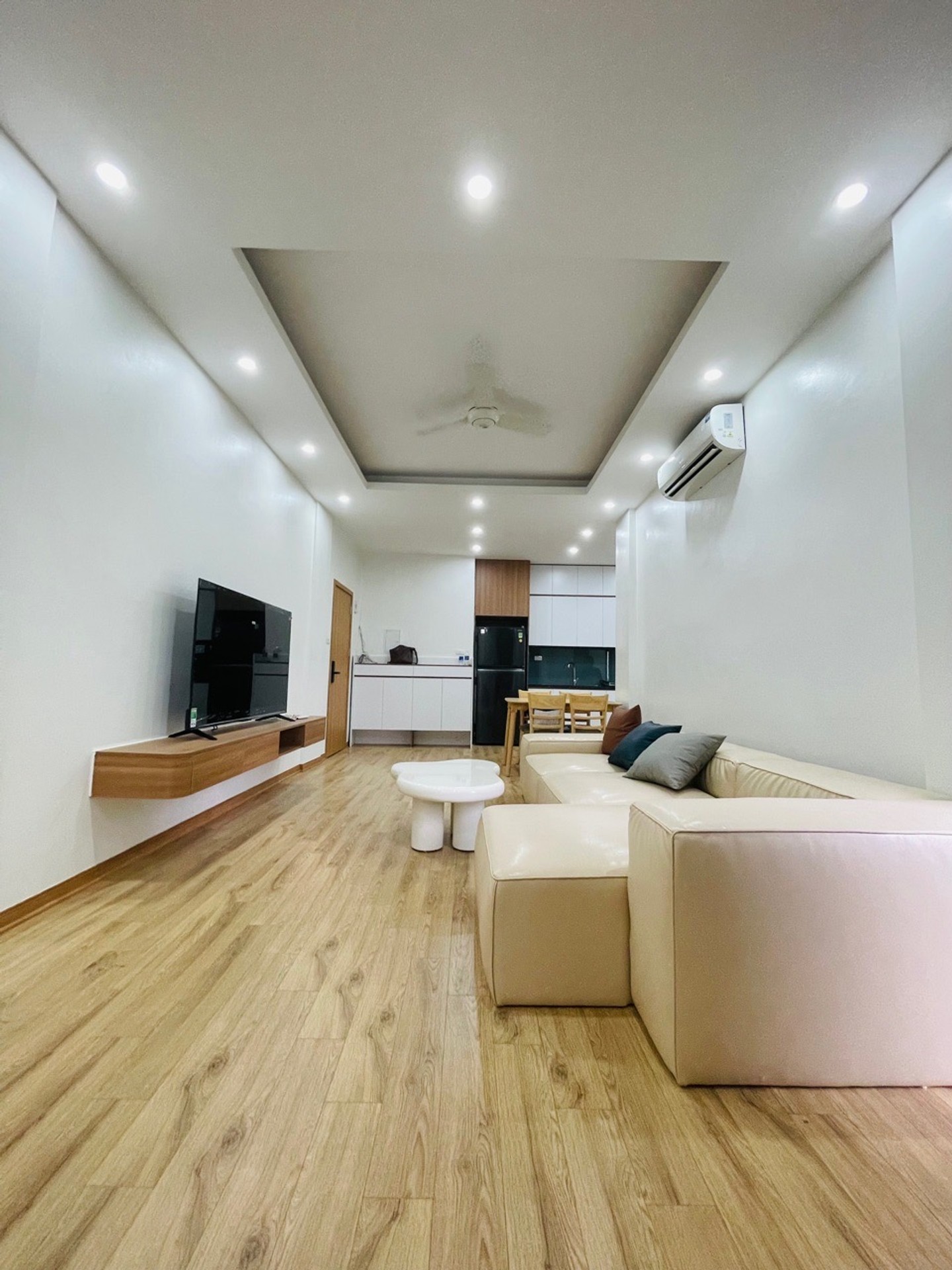 Bán nhà Nghiêm Xuân Yêm - diện tích 73m2 5 tầng - Lô góc, tặng full nội thất đẹp - giá 6,1 tỷ
