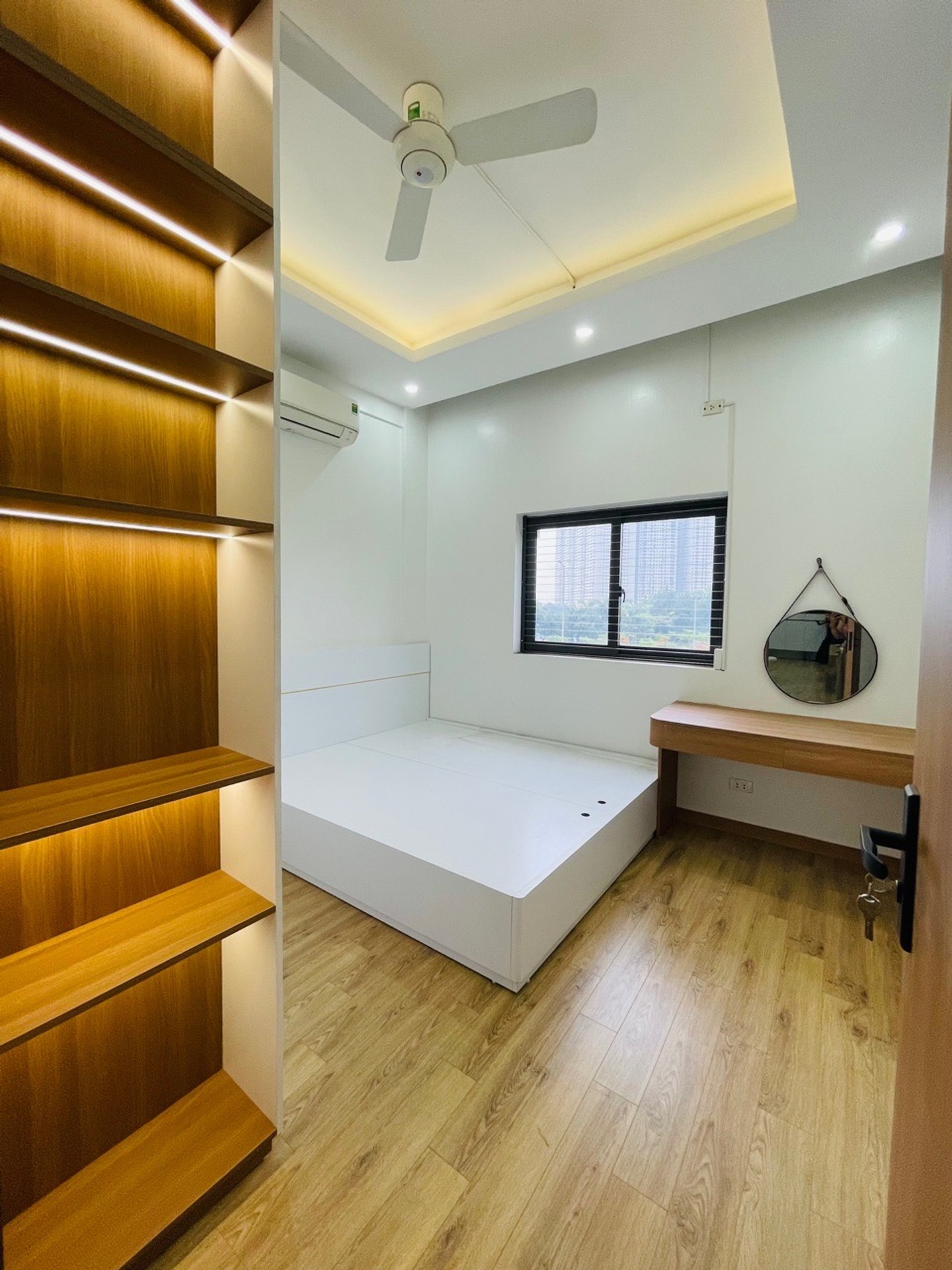 Bán nhà Nghiêm Xuân Yêm - diện tích 73m2 5 tầng - Lô góc, tặng full nội thất đẹp - giá 6,1 tỷ