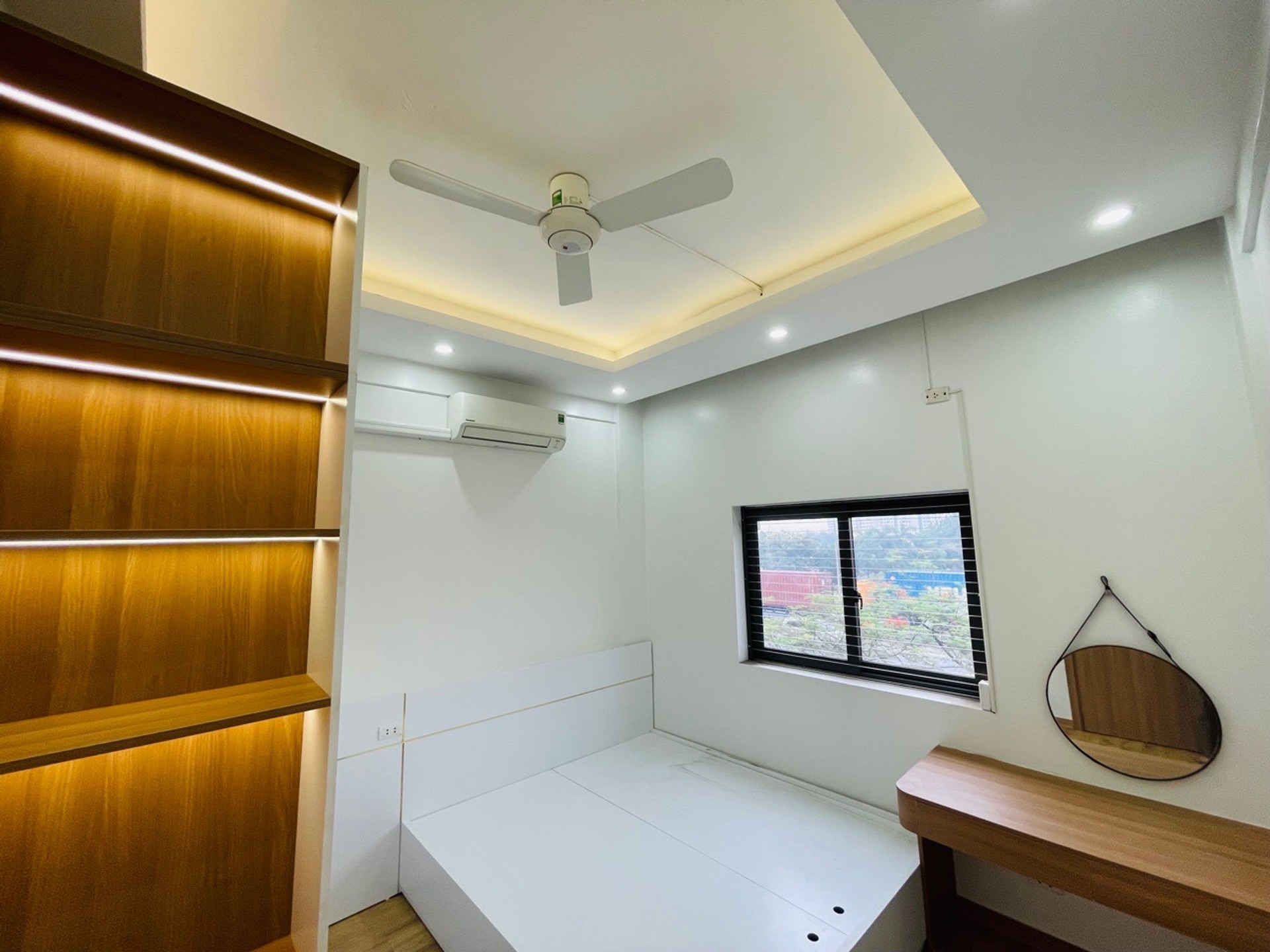 Bán nhà Nghiêm Xuân Yêm - diện tích 73m2 5 tầng - Lô góc, tặng full nội thất đẹp - giá 6,1 tỷ