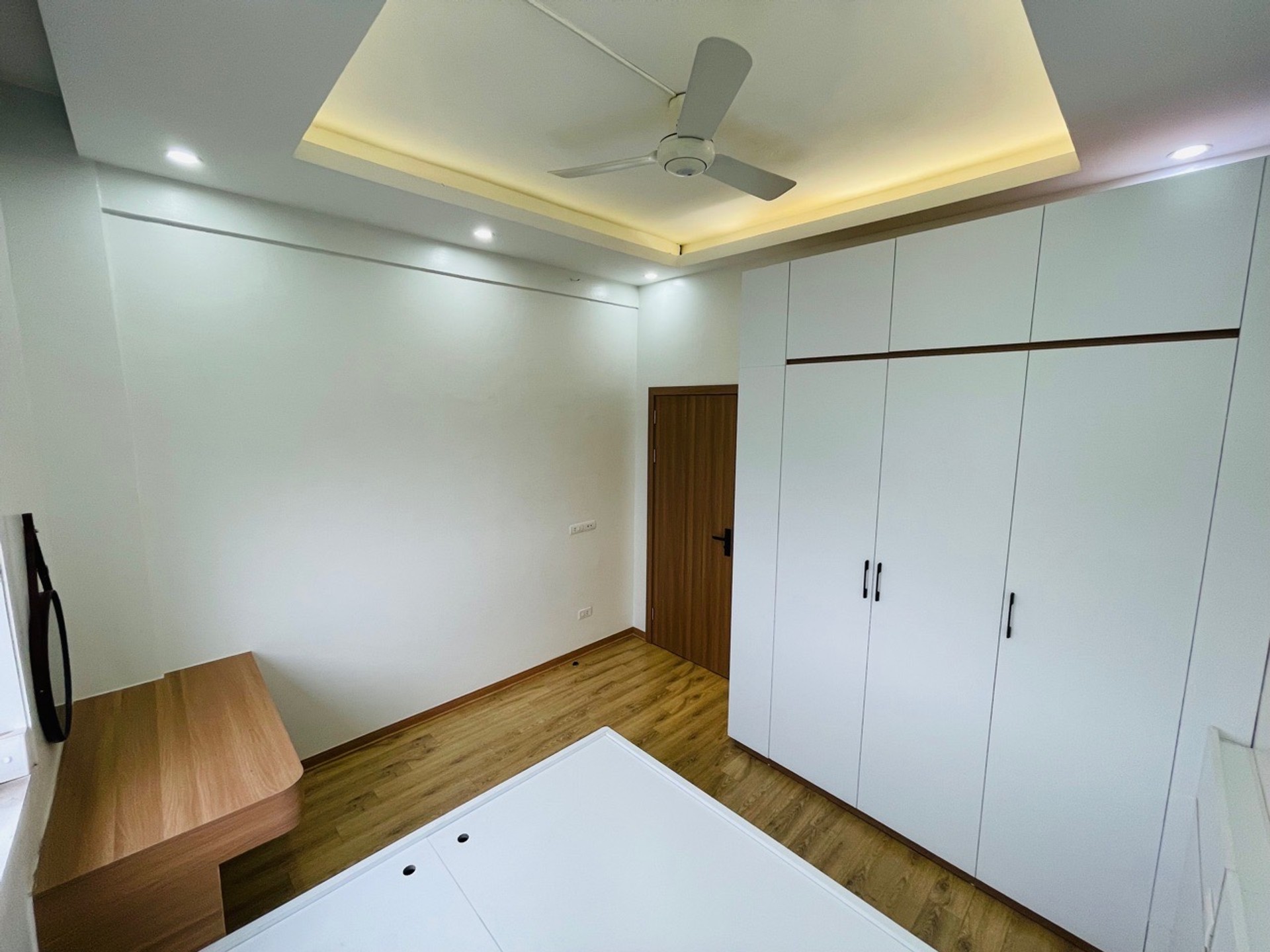 Bán nhà Nghiêm Xuân Yêm - diện tích 73m2 5 tầng - Lô góc, tặng full nội thất đẹp - giá 6,1 tỷ