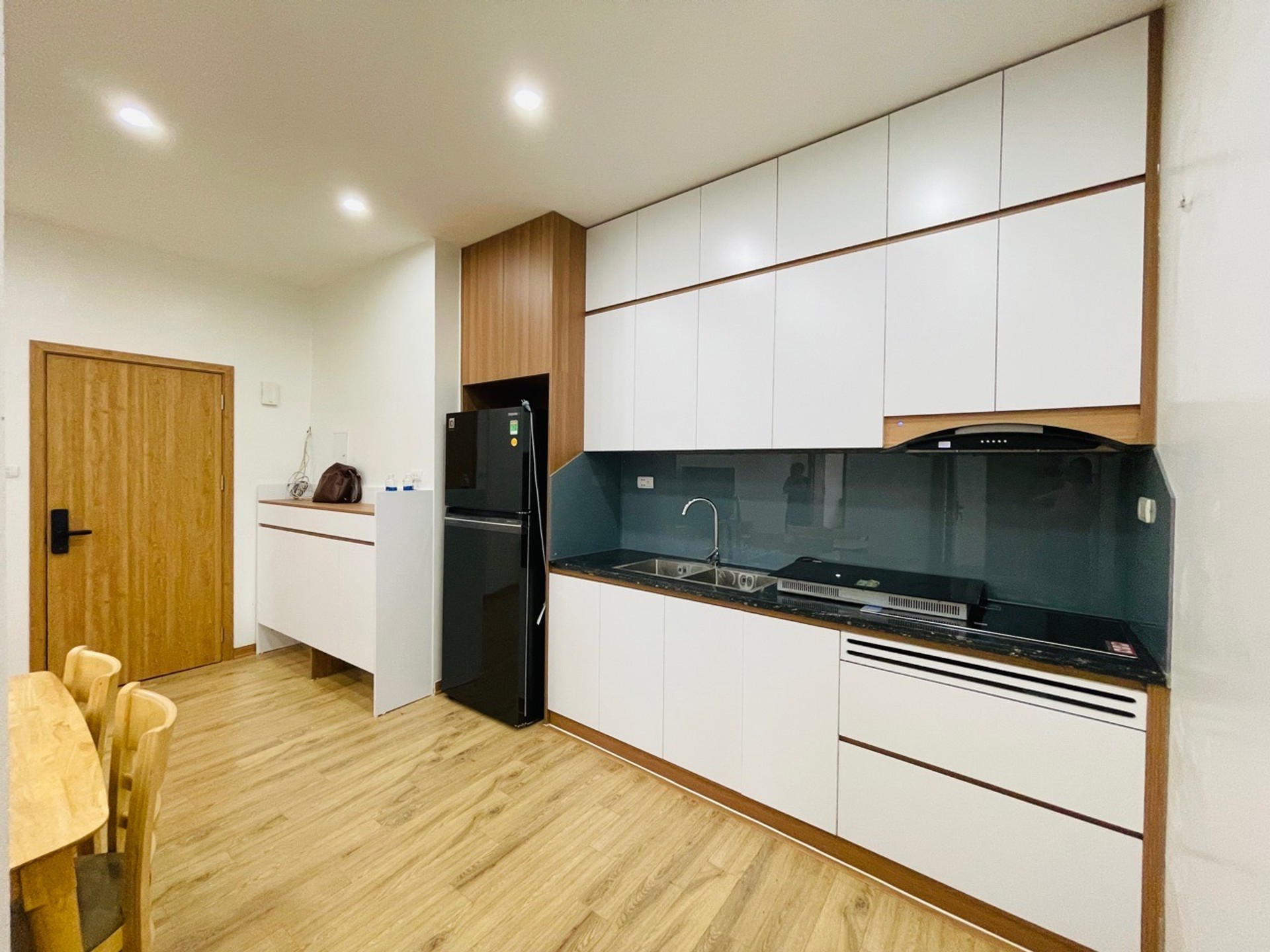 Bán nhà Nghiêm Xuân Yêm - diện tích 73m2 5 tầng - Lô góc, tặng full nội thất đẹp - giá 6,1 tỷ