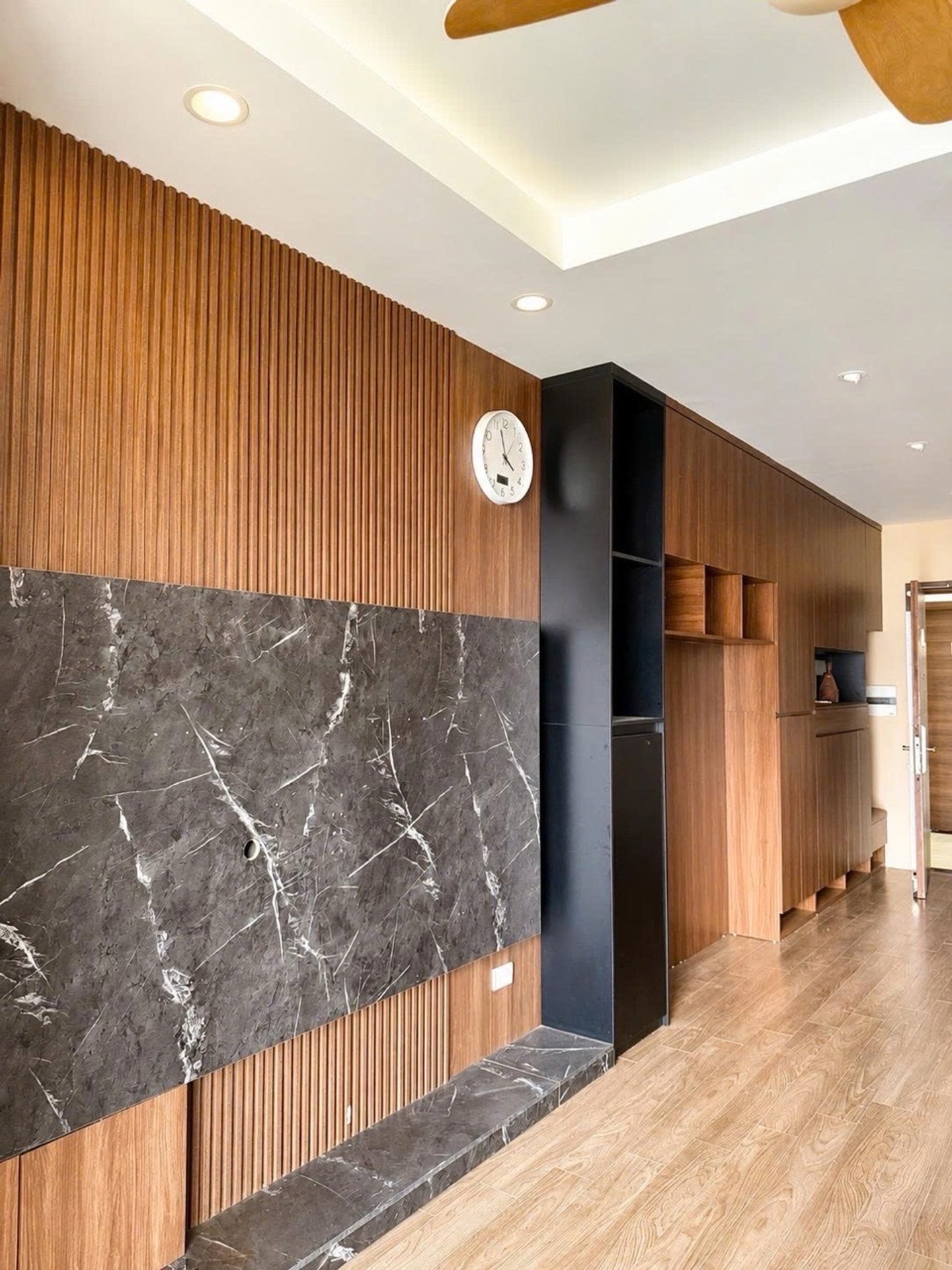 Bán nhà Minh Khai - diện tích 96m2 6 tầng - Lô góc cực giá trị - giá 12,4 tỷ