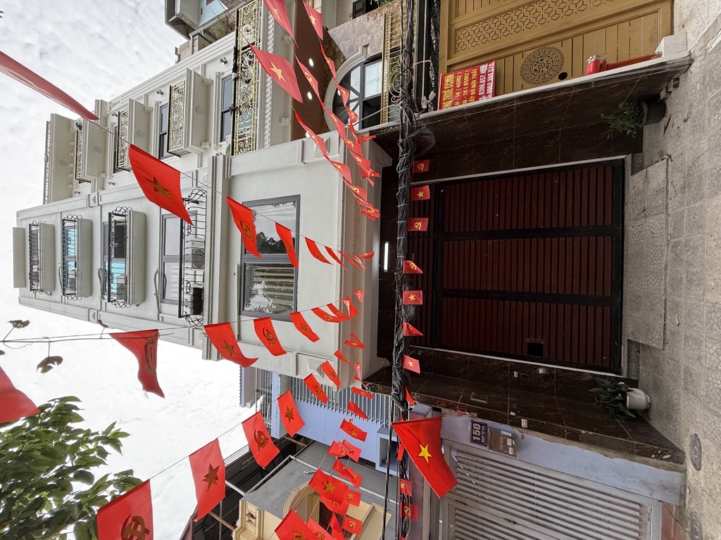 Bán nhà Trần Đại Nghĩa - diện tích 110m2 8 tầng - Ô TÔ CỨU HOẢ ĐỖ CỬA - giá 38 tỷ