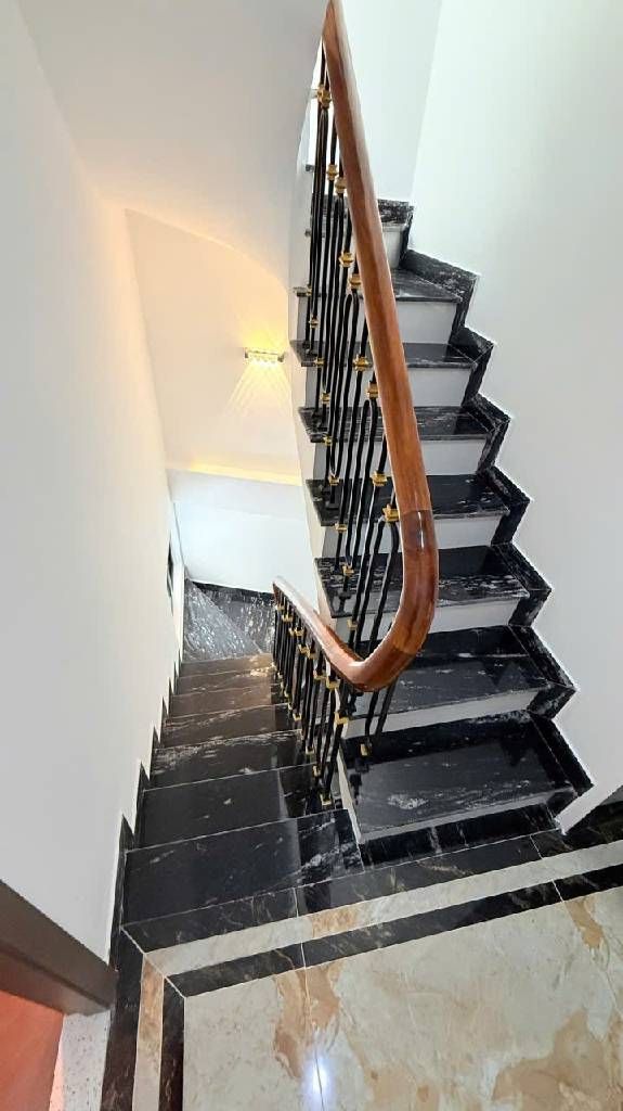 Bán nhà Đại La - diện tích 40m2 7 tầng - mặt tiền 5m - giá 29,6 tỷ