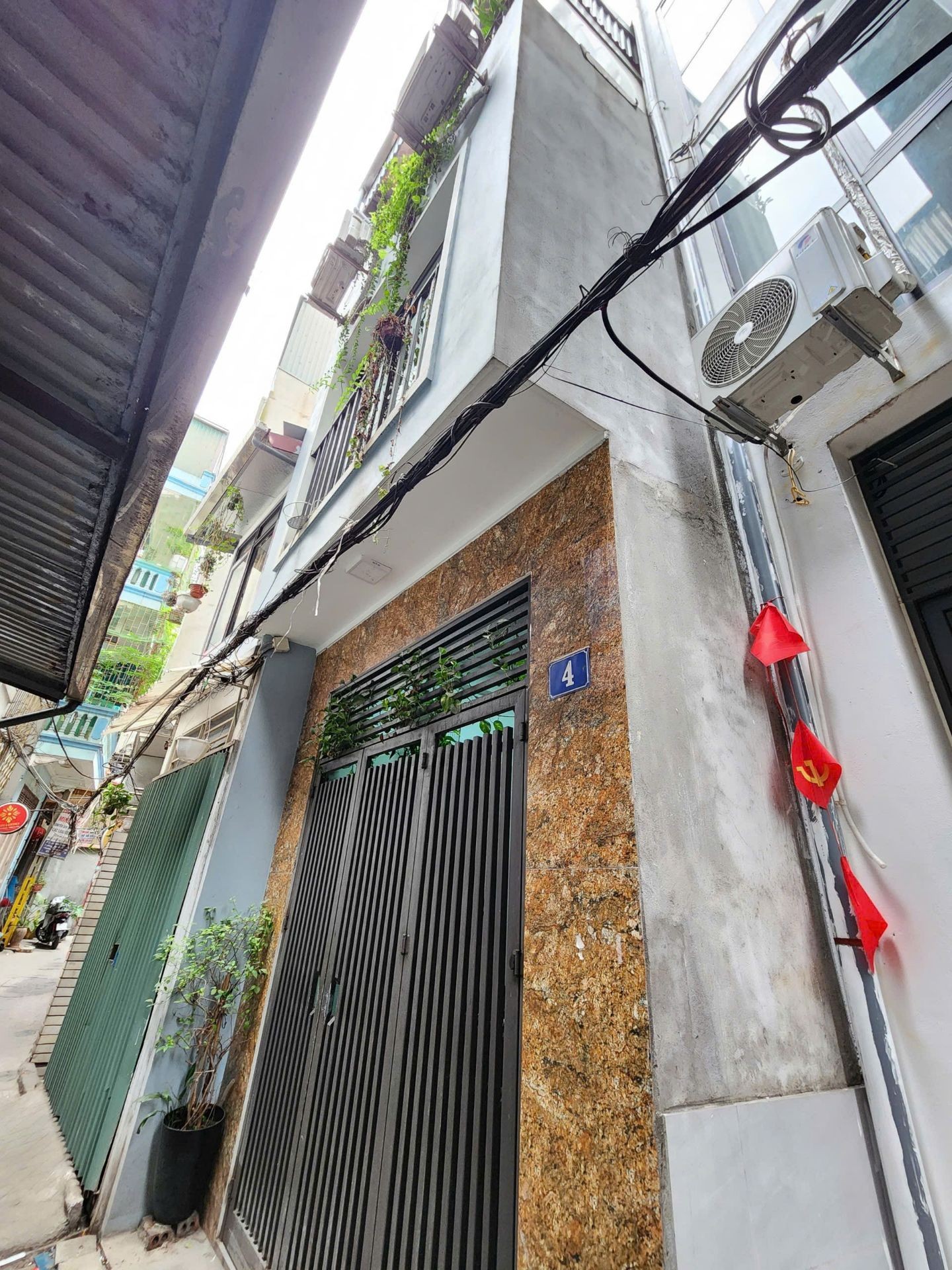 Bán nhà Hai Bà Trưng - diện tích 41m2 3 tầng - Nhà gần phố, ngõ nông thoáng - giá 9,5 tỷ