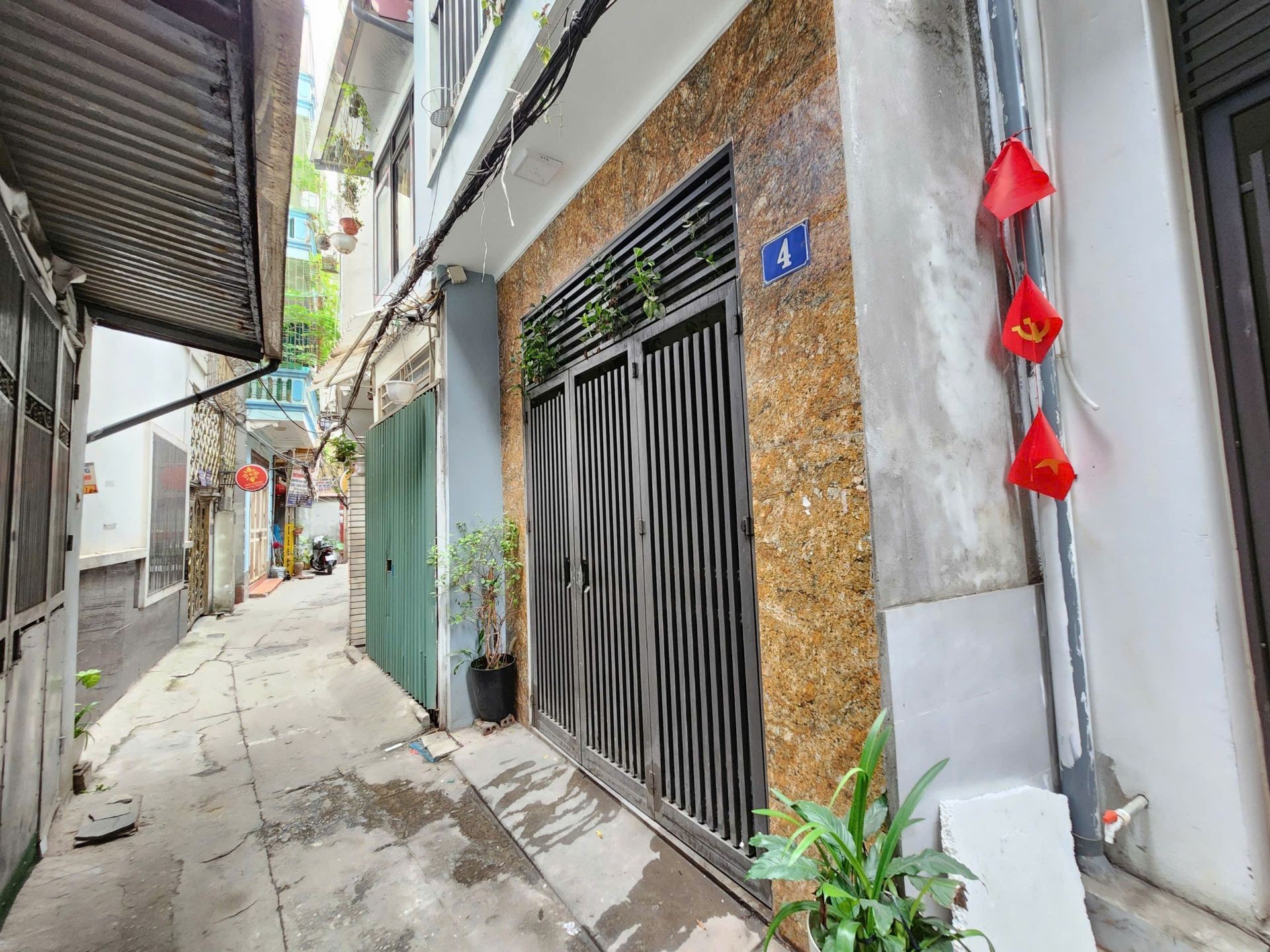 Bán nhà Hai Bà Trưng - diện tích 41m2 3 tầng - Nhà gần phố, ngõ nông thoáng - giá 9,5 tỷ