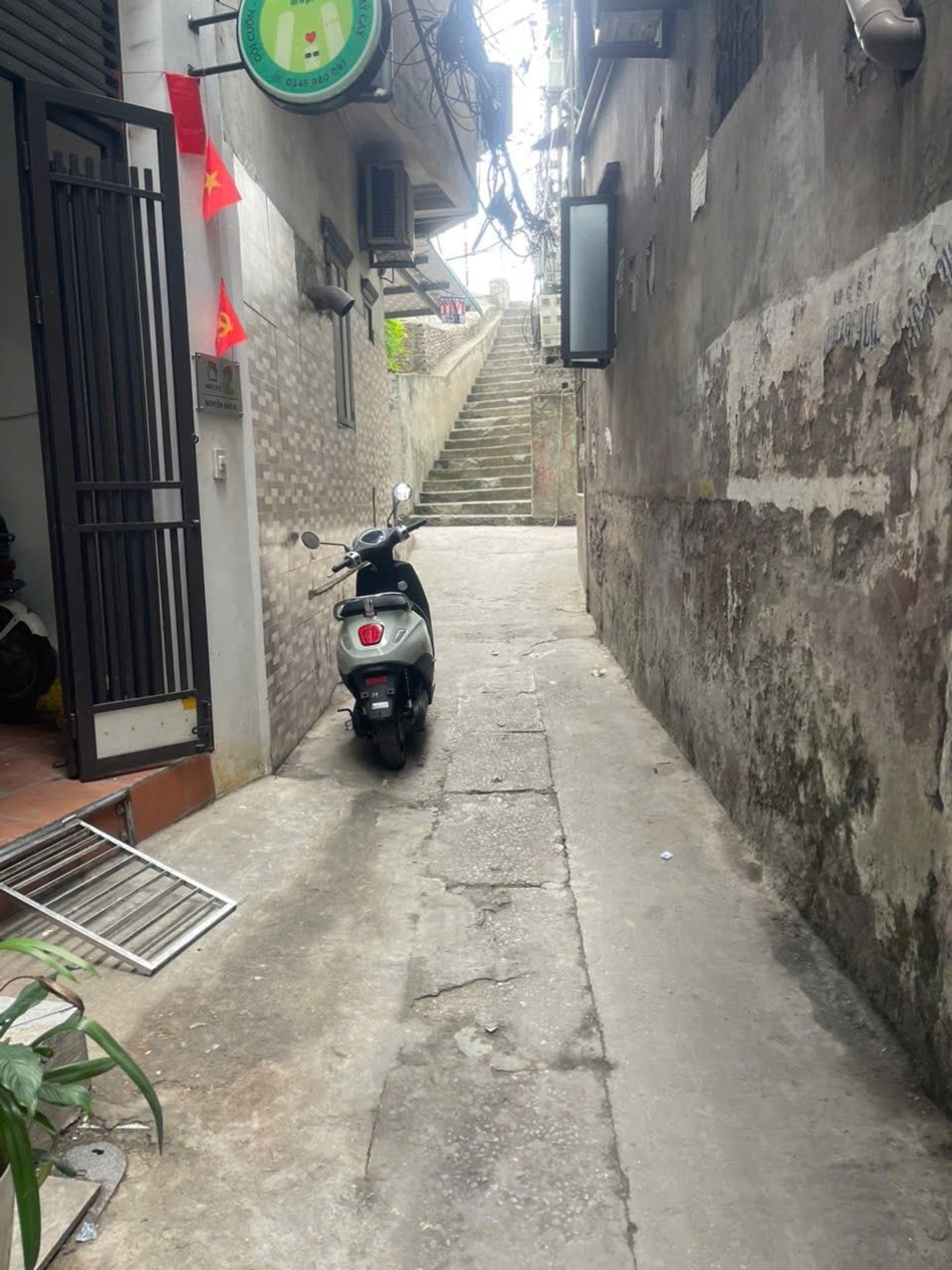 Bán nhà Hai Bà Trưng - diện tích 41m2 3 tầng - Nhà gần phố, ngõ nông thoáng - giá 9,5 tỷ