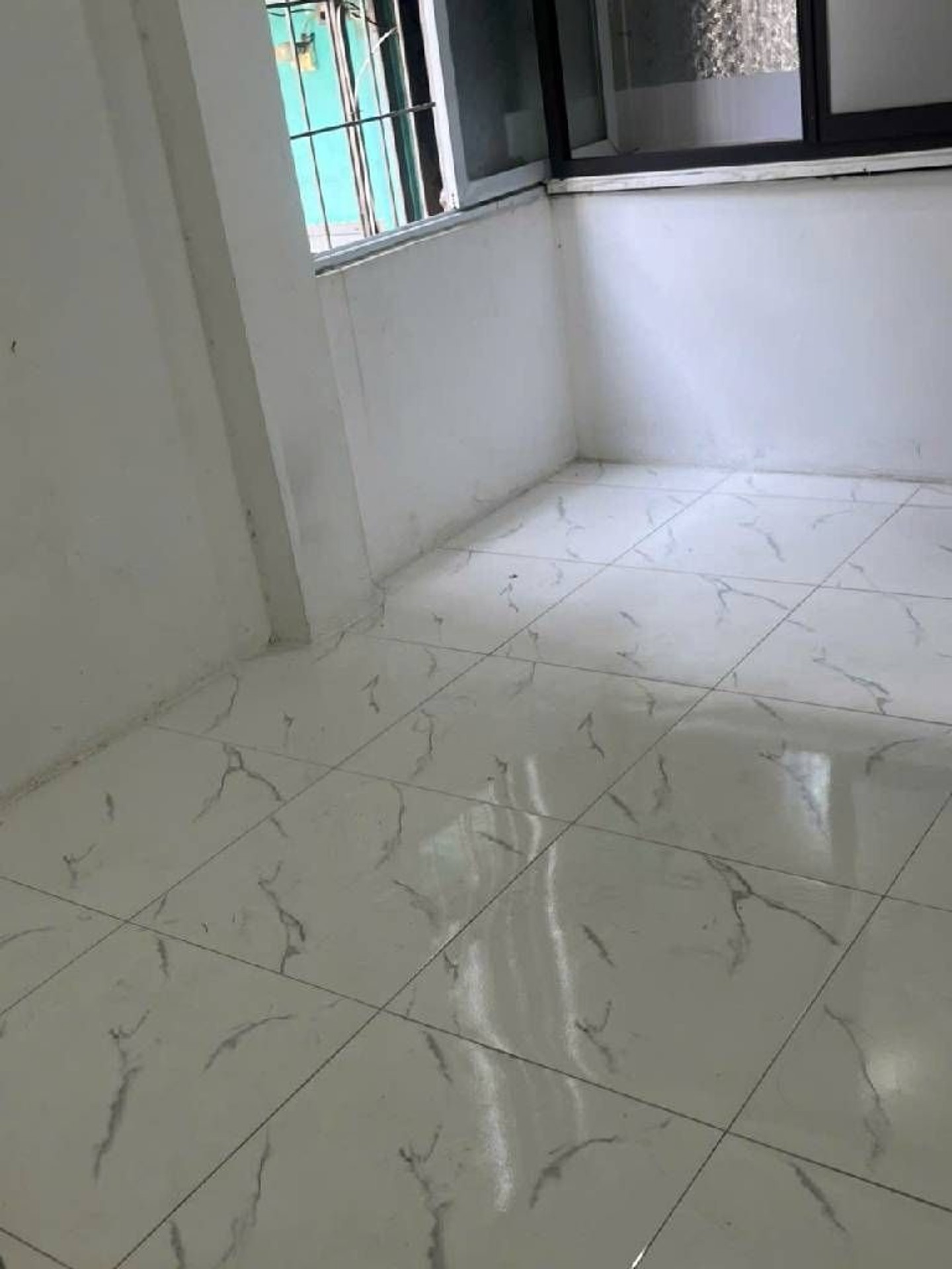 Bán nhà Tân Mai - diện tích 15m2 5 tầng - ô tô đỗ cổng - giá 2,55 tỷ