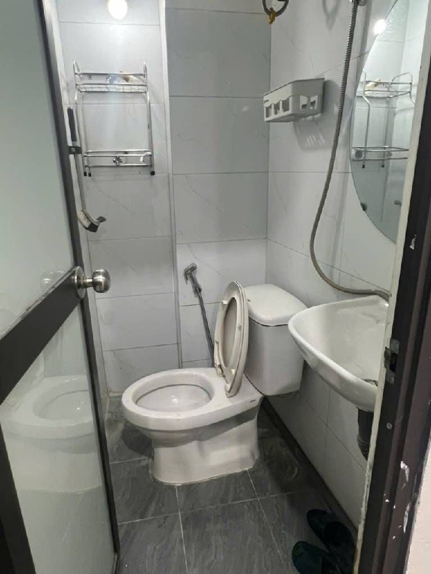 Bán nhà Tân Mai - diện tích 15m2 5 tầng - ô tô đỗ cổng - giá 2,55 tỷ