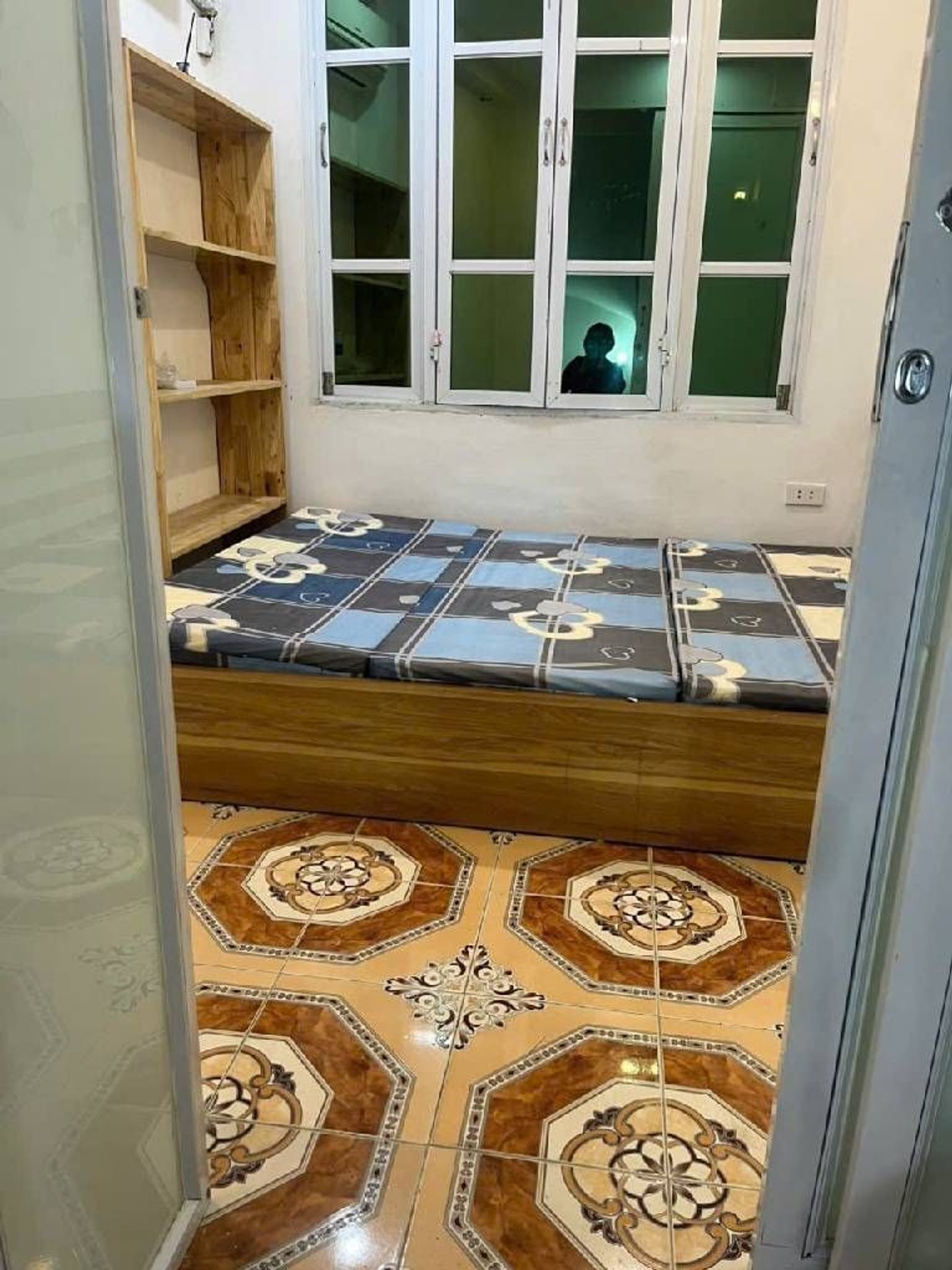 Bán nhà Tân Mai - diện tích 15m2 5 tầng - ô tô đỗ cổng - giá 2,55 tỷ