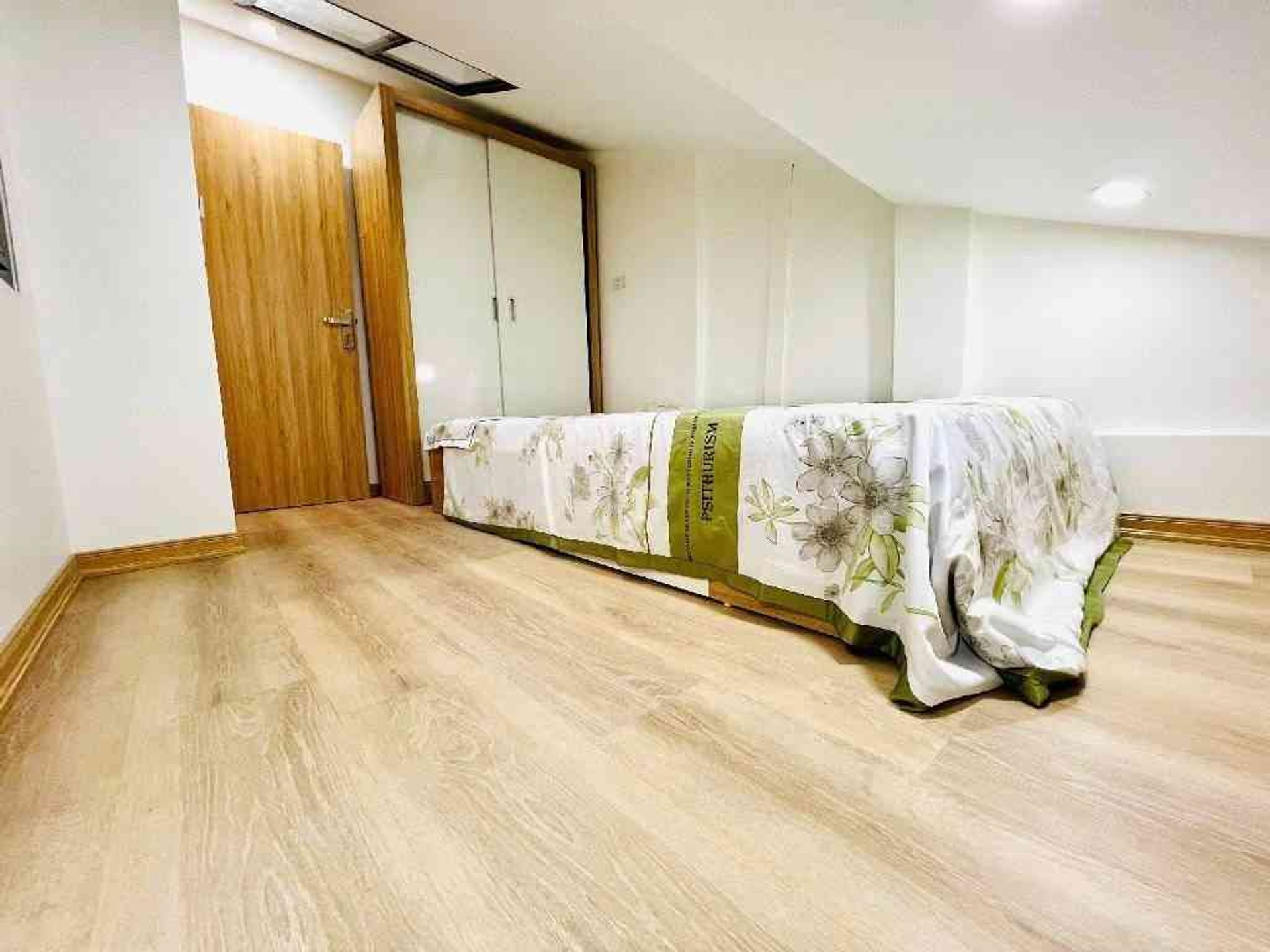 Bán nhà 8/3 - diện tích 19m2 2 tầng - Ô TÔ ĐỖ - giá 2,8 tỷ