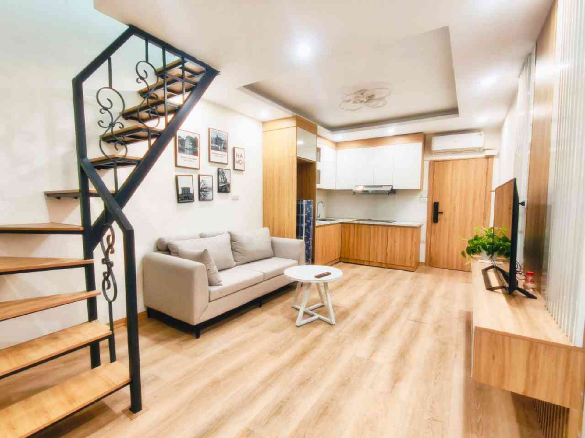 Bán nhà 8/3 - diện tích 19m2 2 tầng - Ô TÔ ĐỖ - giá 2,8 tỷ