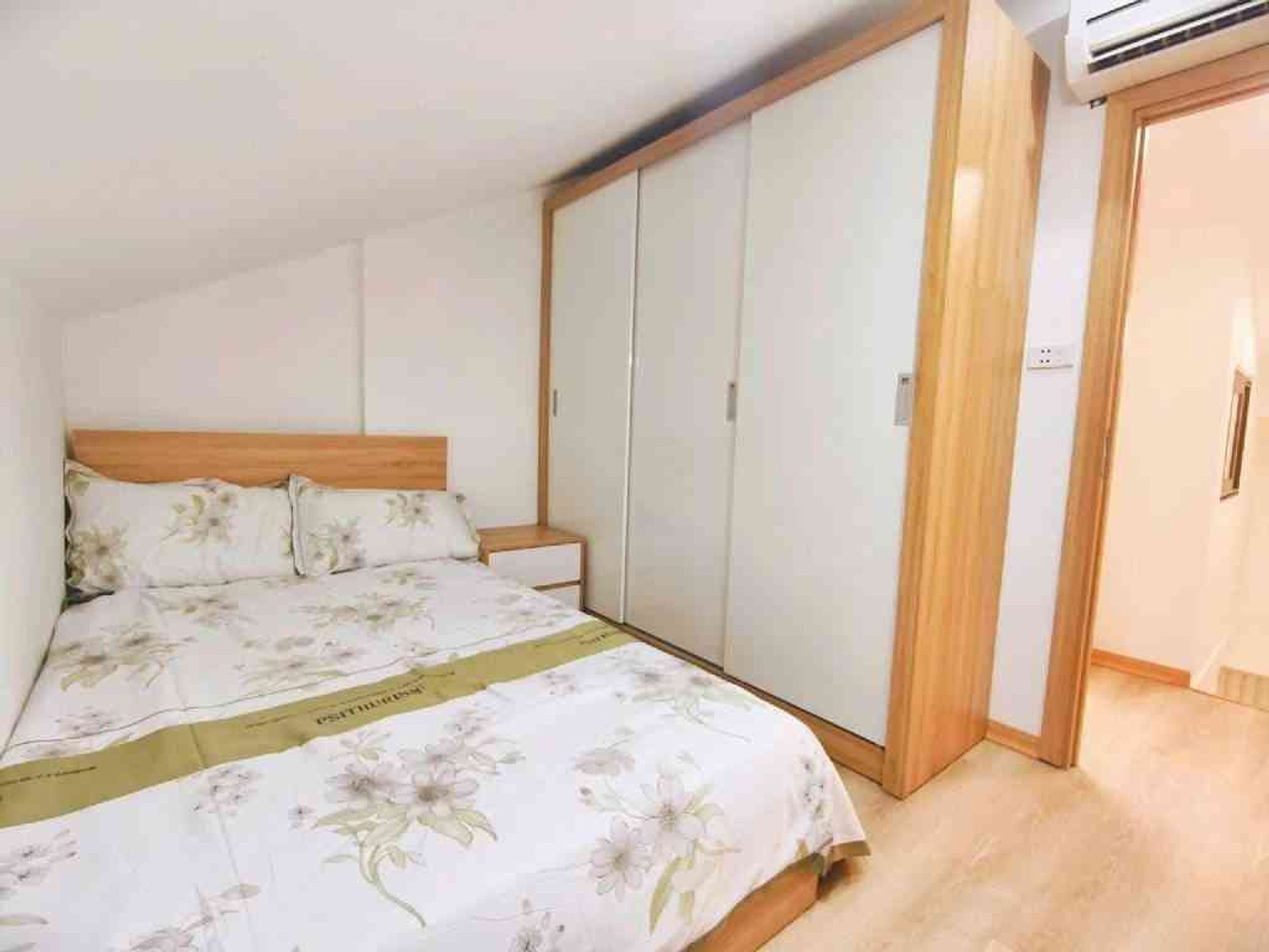 Bán nhà 8/3 - diện tích 19m2 2 tầng - Ô TÔ ĐỖ - giá 2,8 tỷ